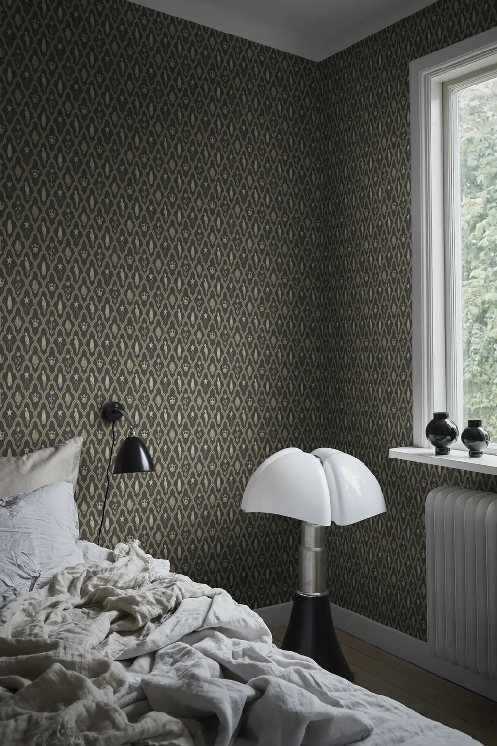 Sandberg Turtledove Barn in Charcoal wallpaper (S10270)