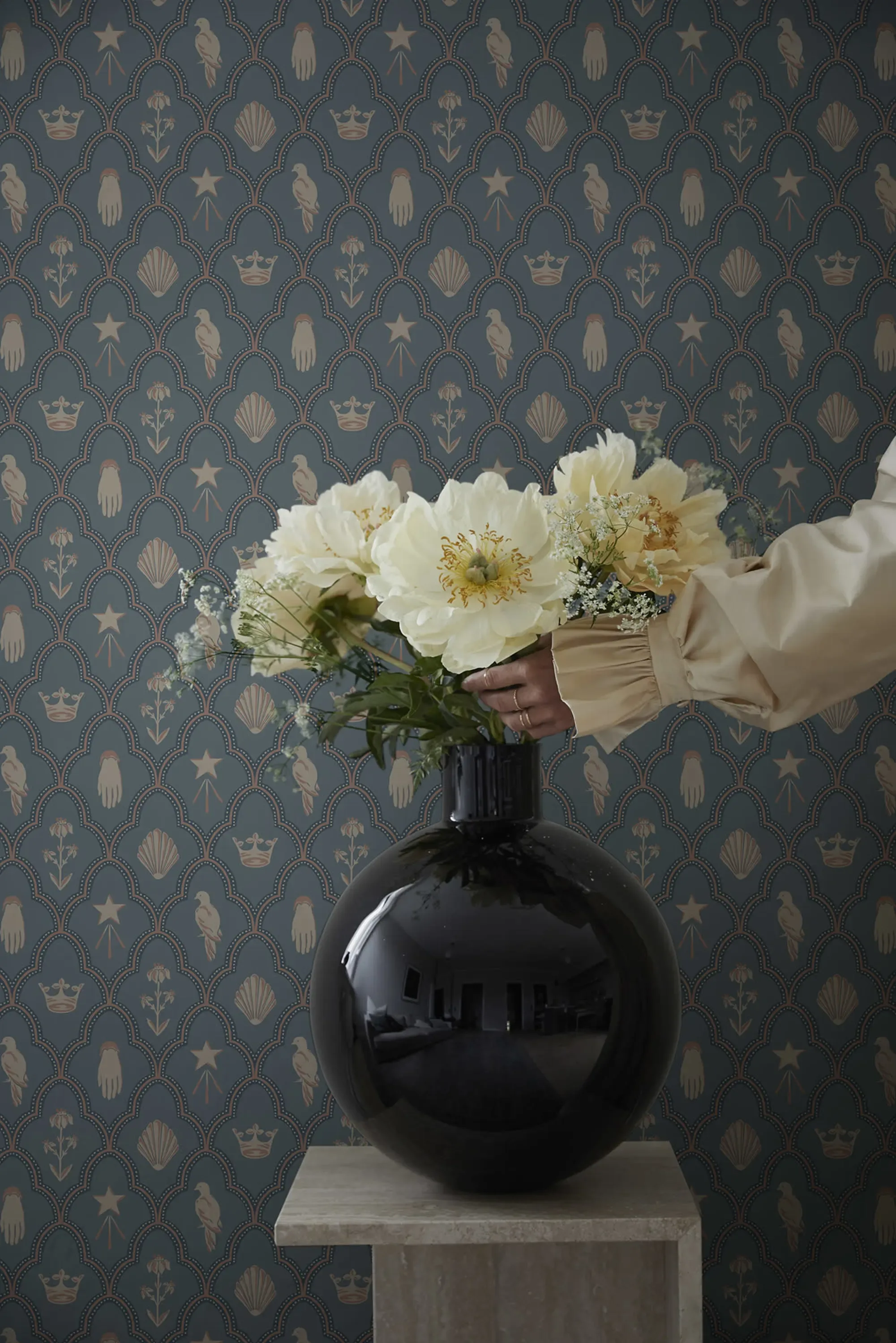 Sandberg Turtledove Barn in Indigo Blue wallpaper (S10272)
