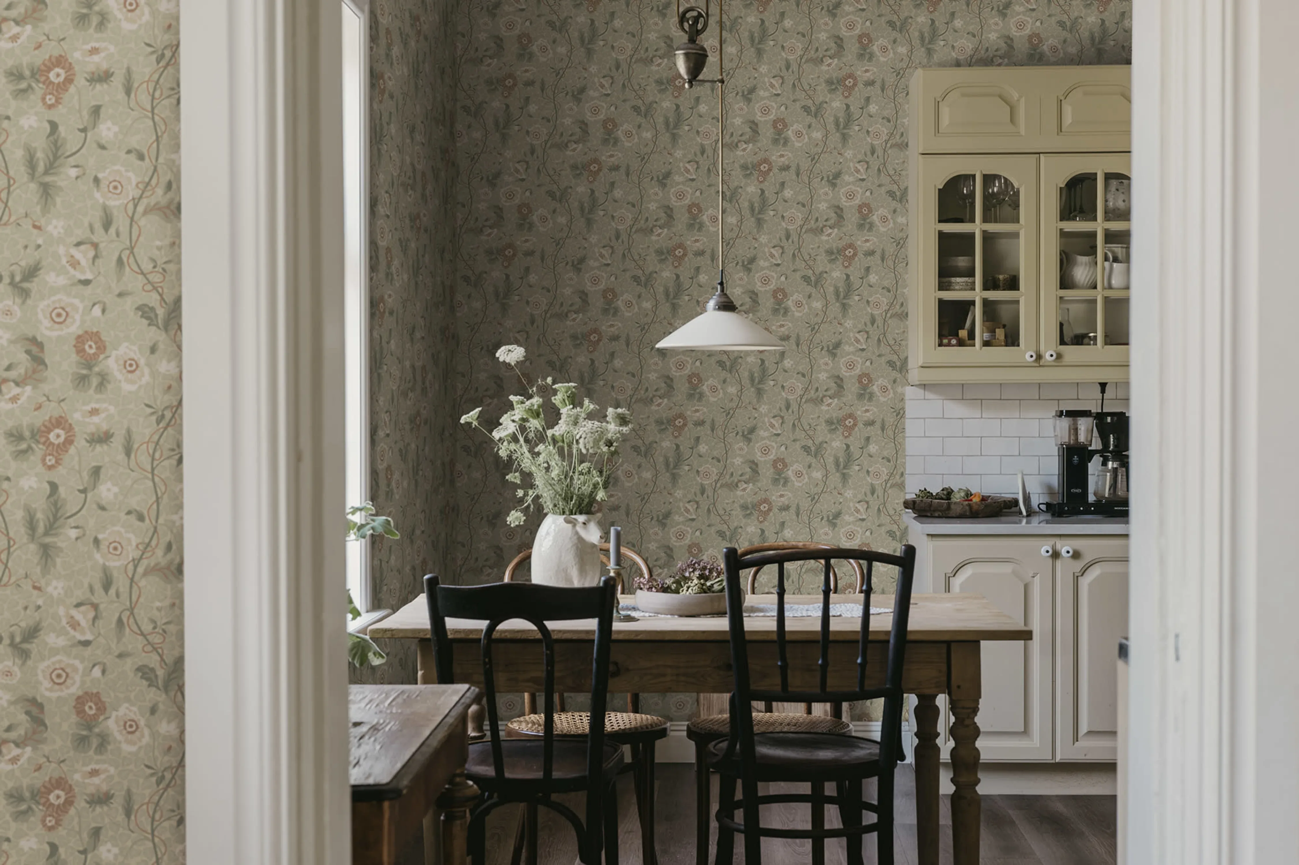 Sandberg Ulla in Garden Green wallpaper (S10499)