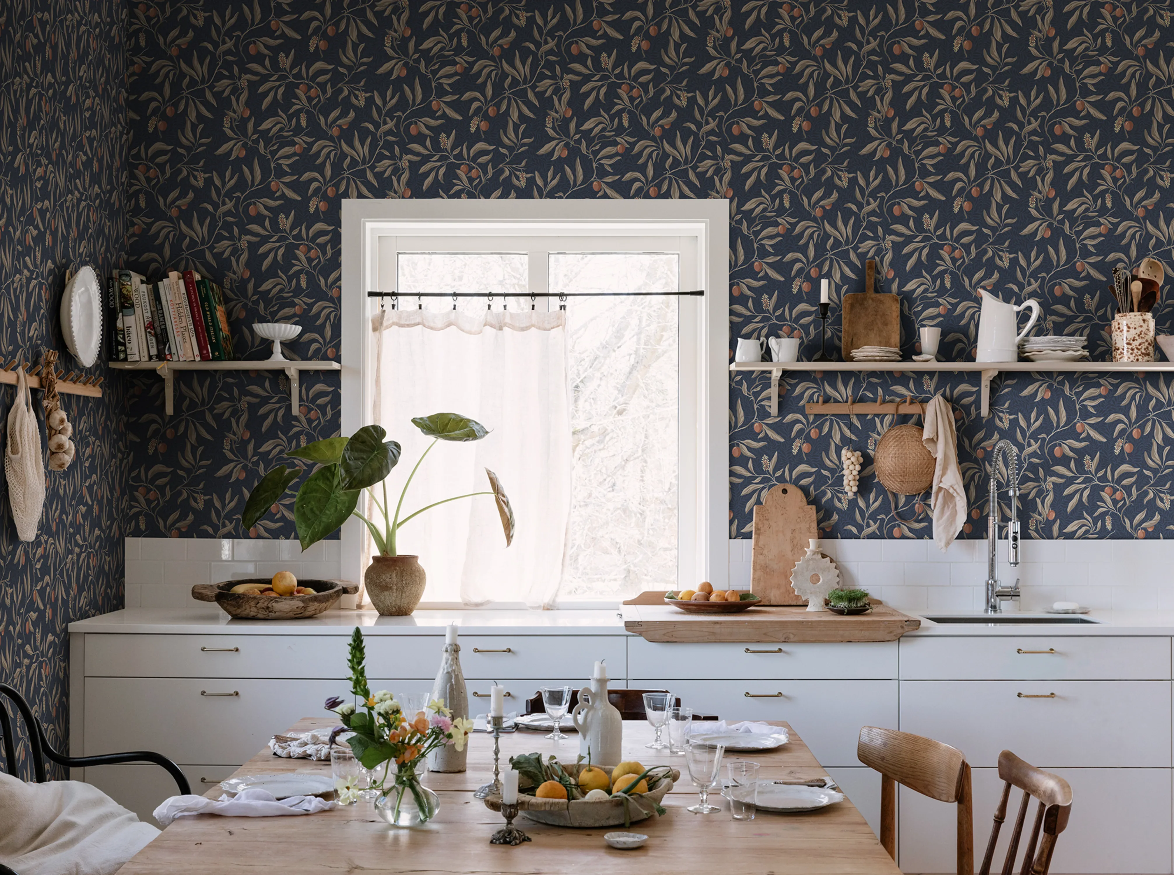 Sandberg Vinnie in Classic Blue wallpaper (S10224)