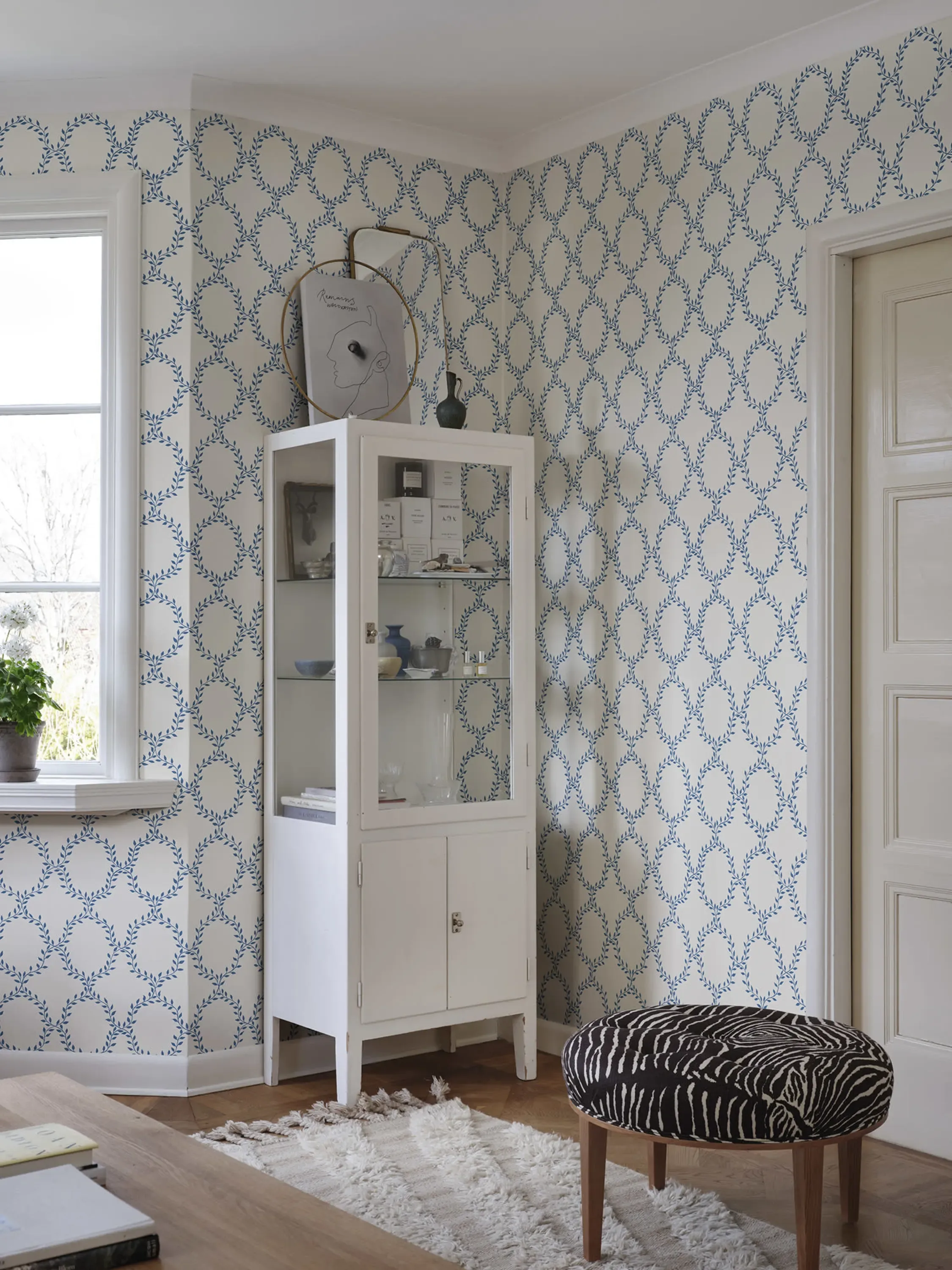 Sandberg Wilma in Blue wallpaper (S10390)