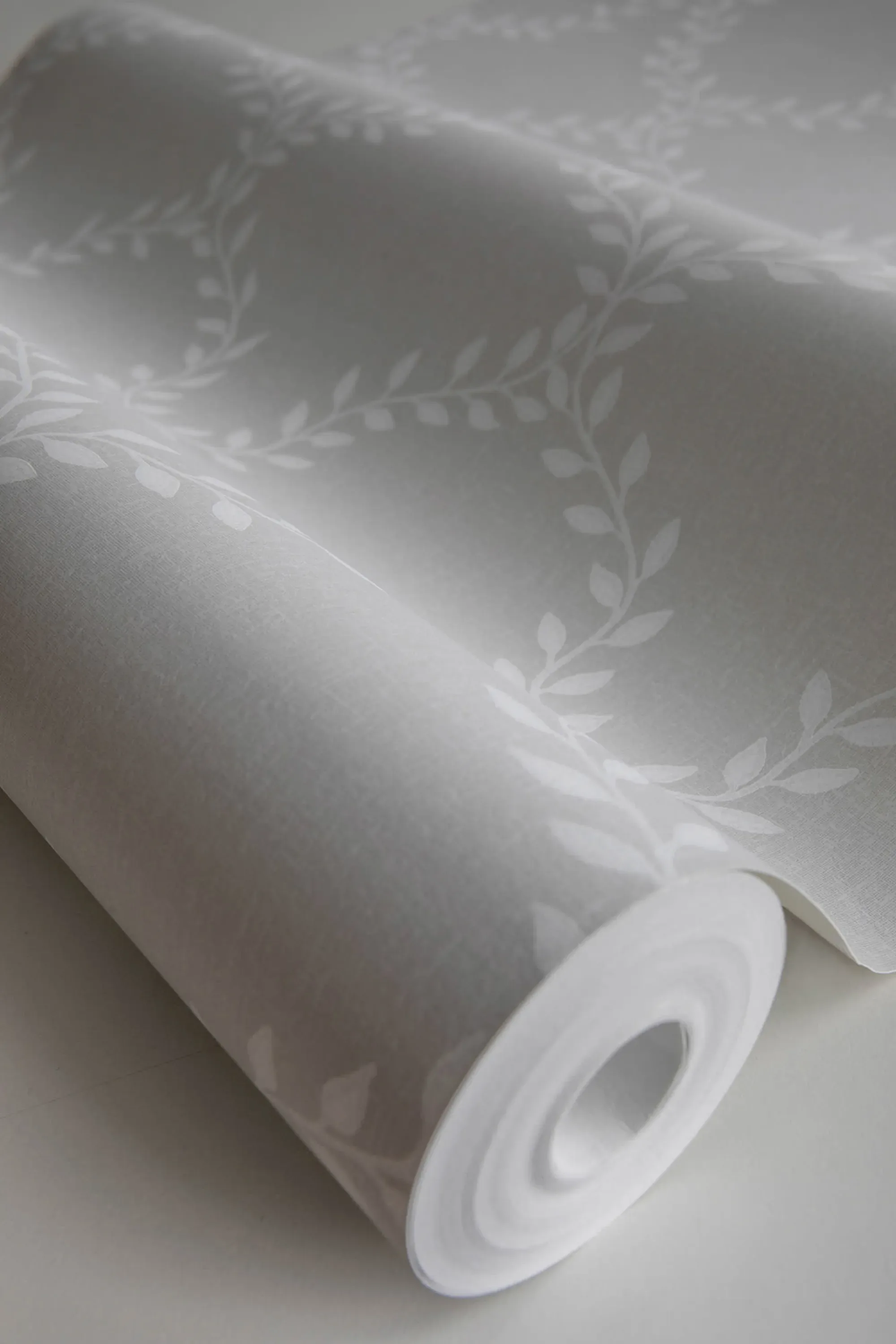 Sandberg Wilma in Gray wallpaper (503-41)