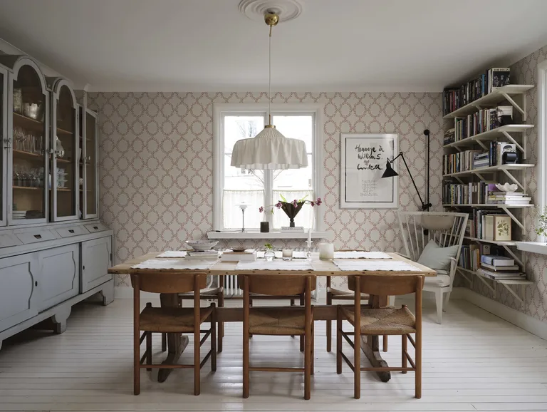 Sandberg Wilma in Red wallpaper (S10388)