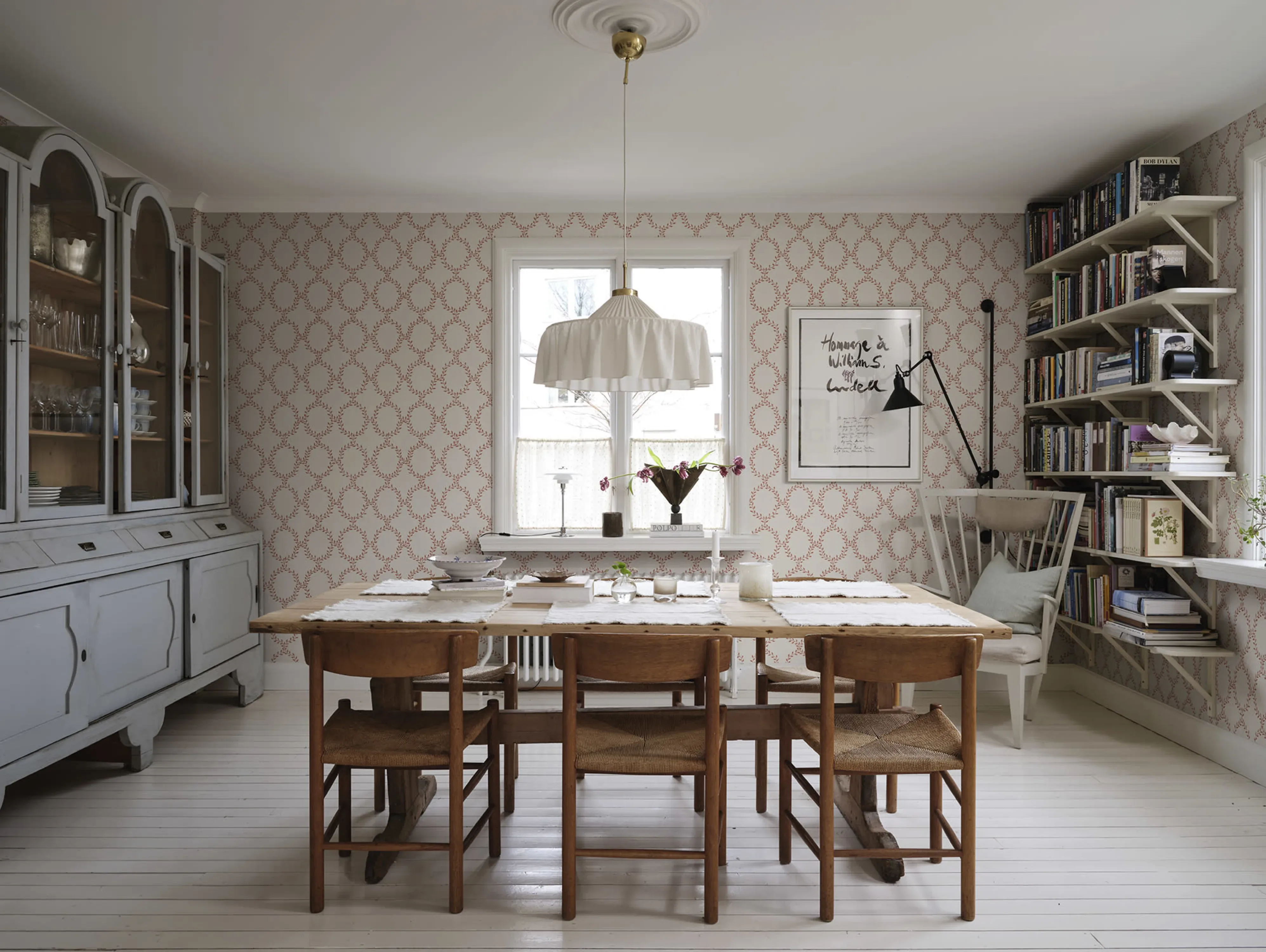 Sandberg Wilma in Red wallpaper (S10388)