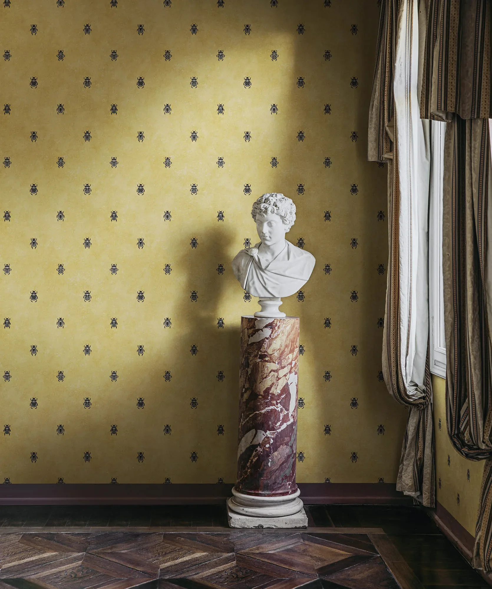 Audrey wallpaper in Honey color