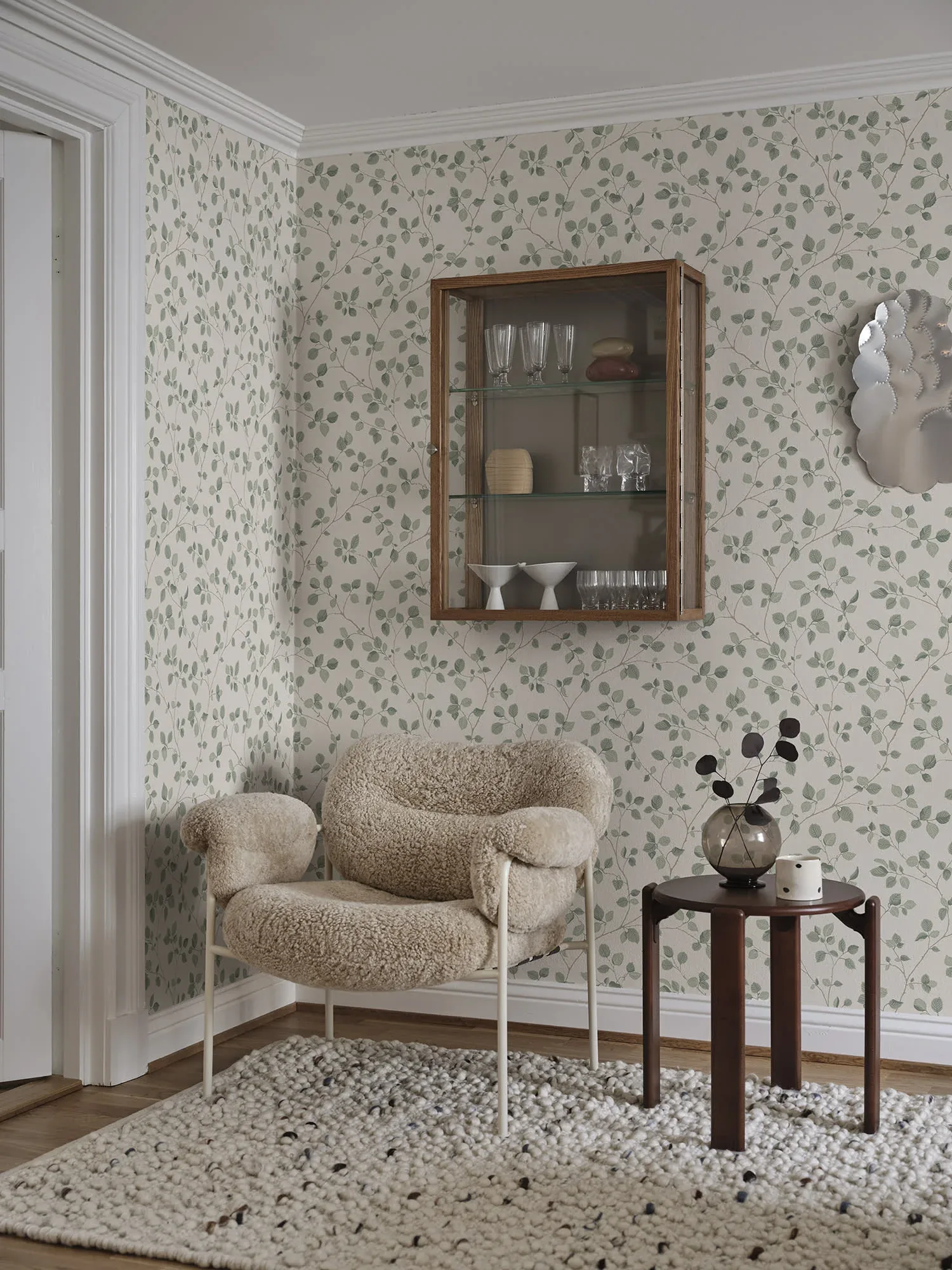 Bokskog wallpaper in Garden Green color