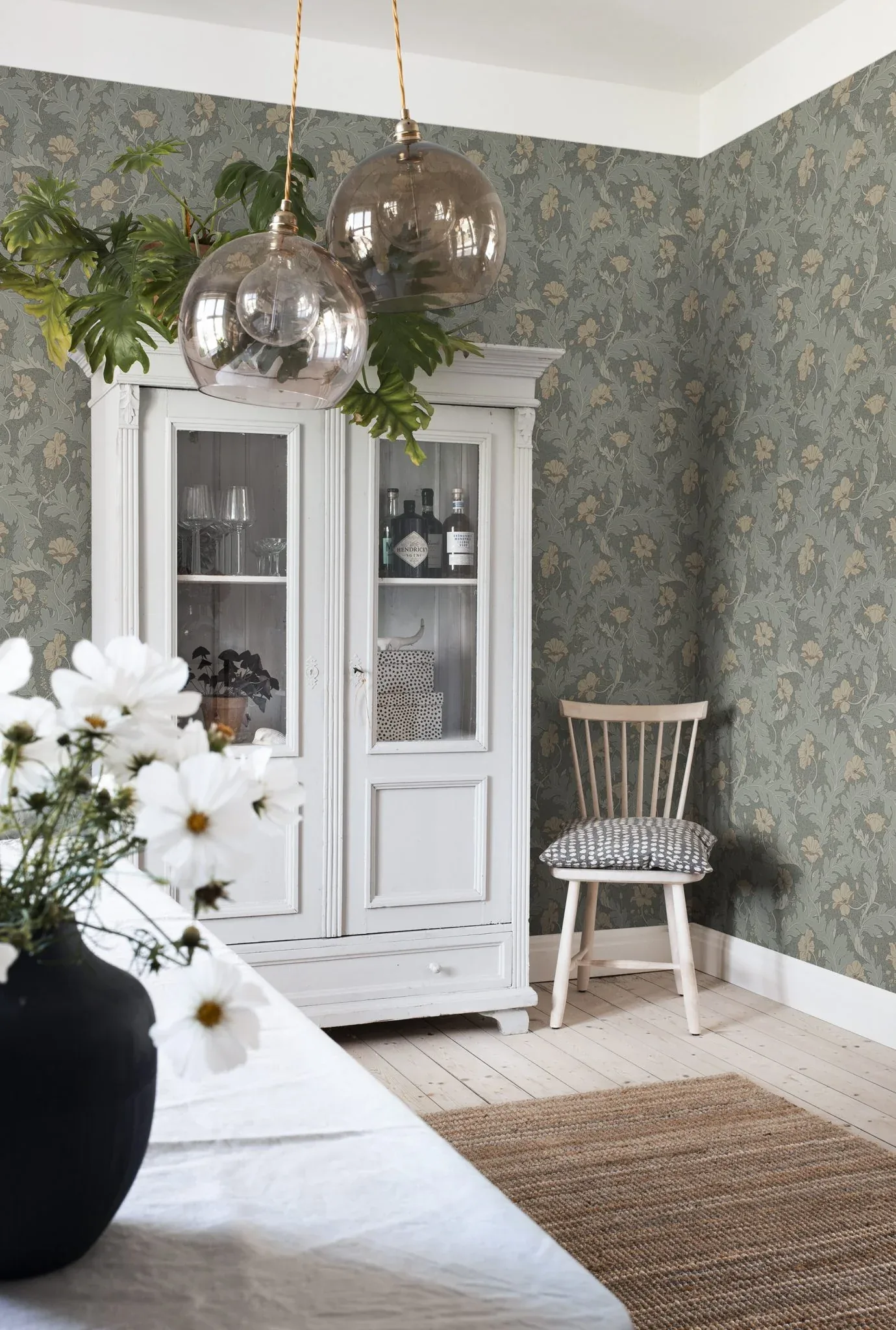 Charlotta forest green wallpaper in color