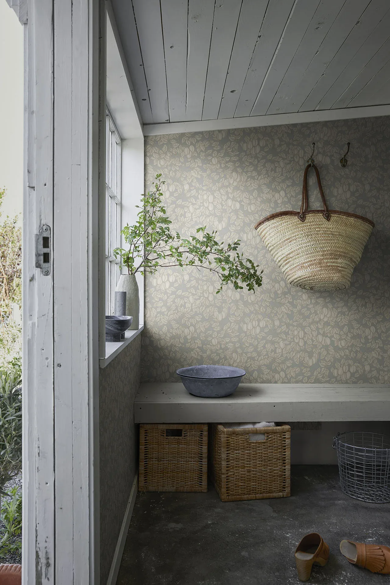 Emrik wallpaper in Misty Blue color