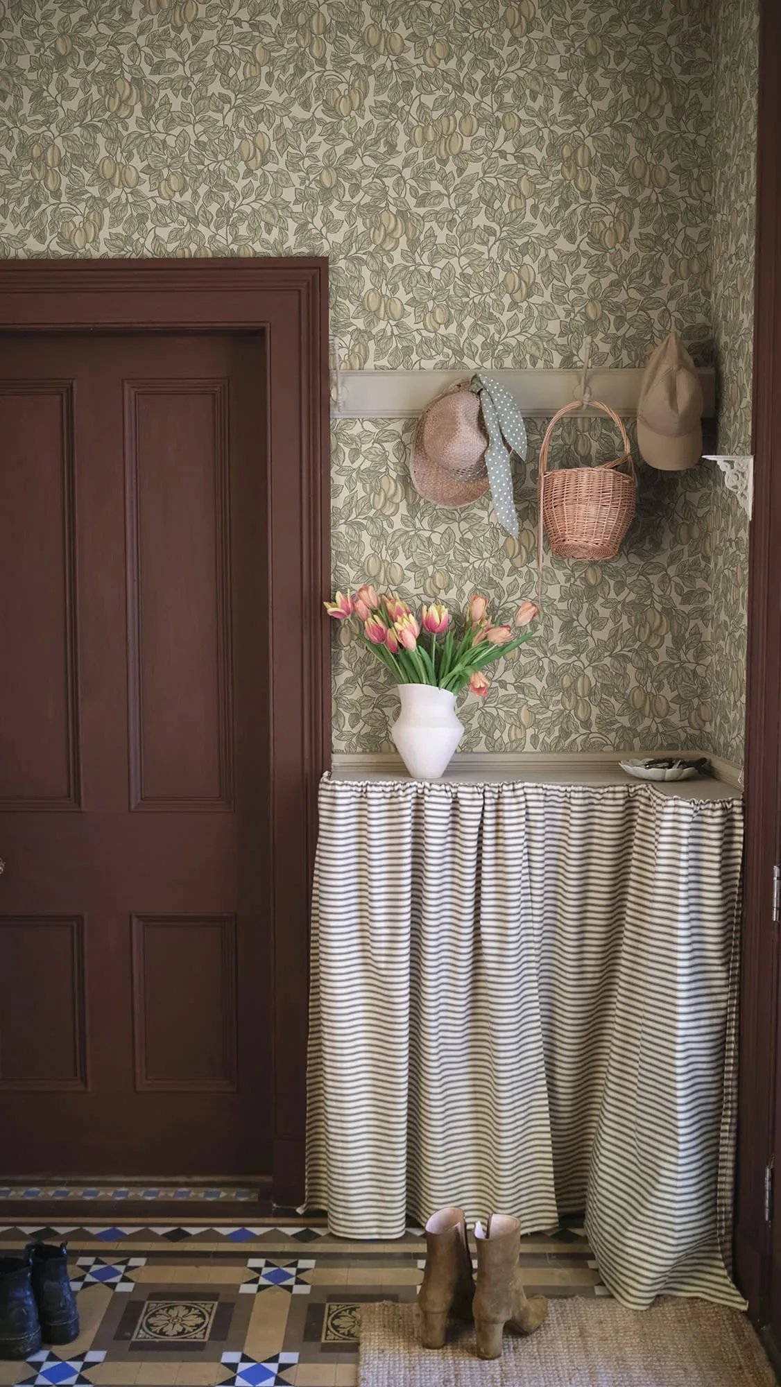 Emrik wallpaper in Oat color