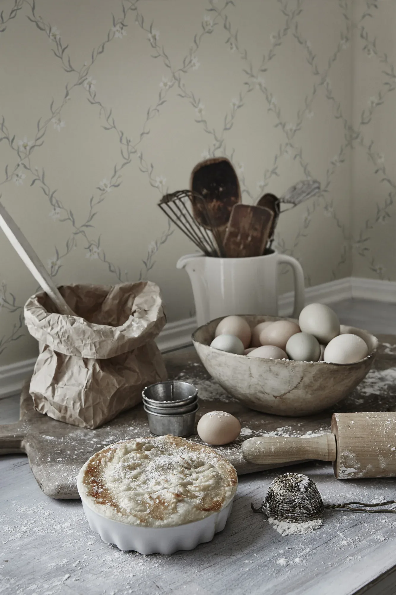 Ewa wallpaper in Gray color