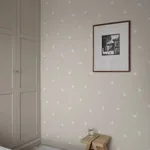 Frida Wallpaper – Sandstone | Wallpaper Twins Frida wallpaper in Sandstone color
