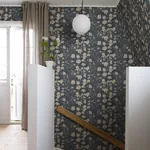 Karins bukett wallpaper in Indigo color