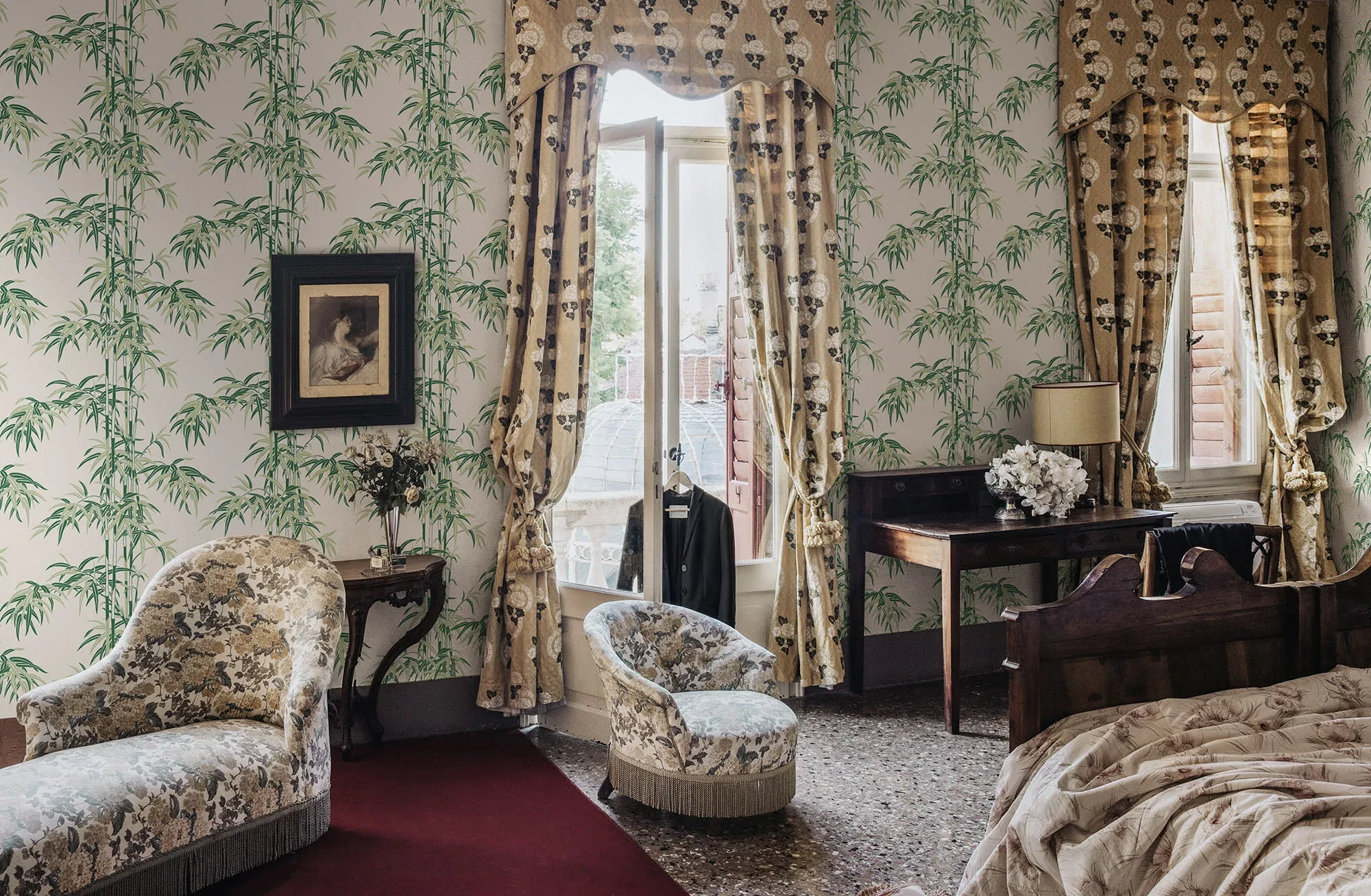 Leon wallpaper in Garden Green color