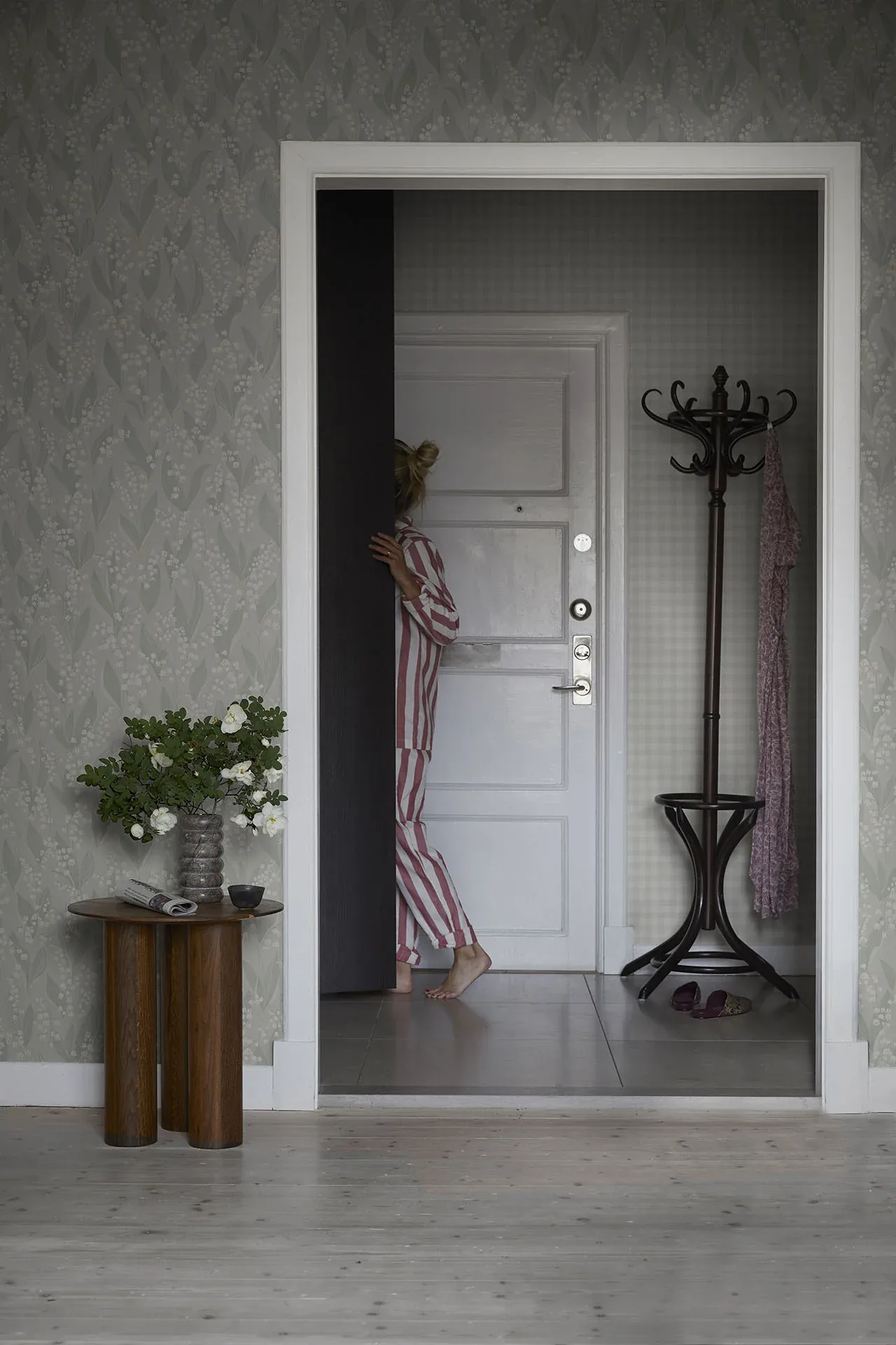Liljekonvalj wallpaper in Sage Green color