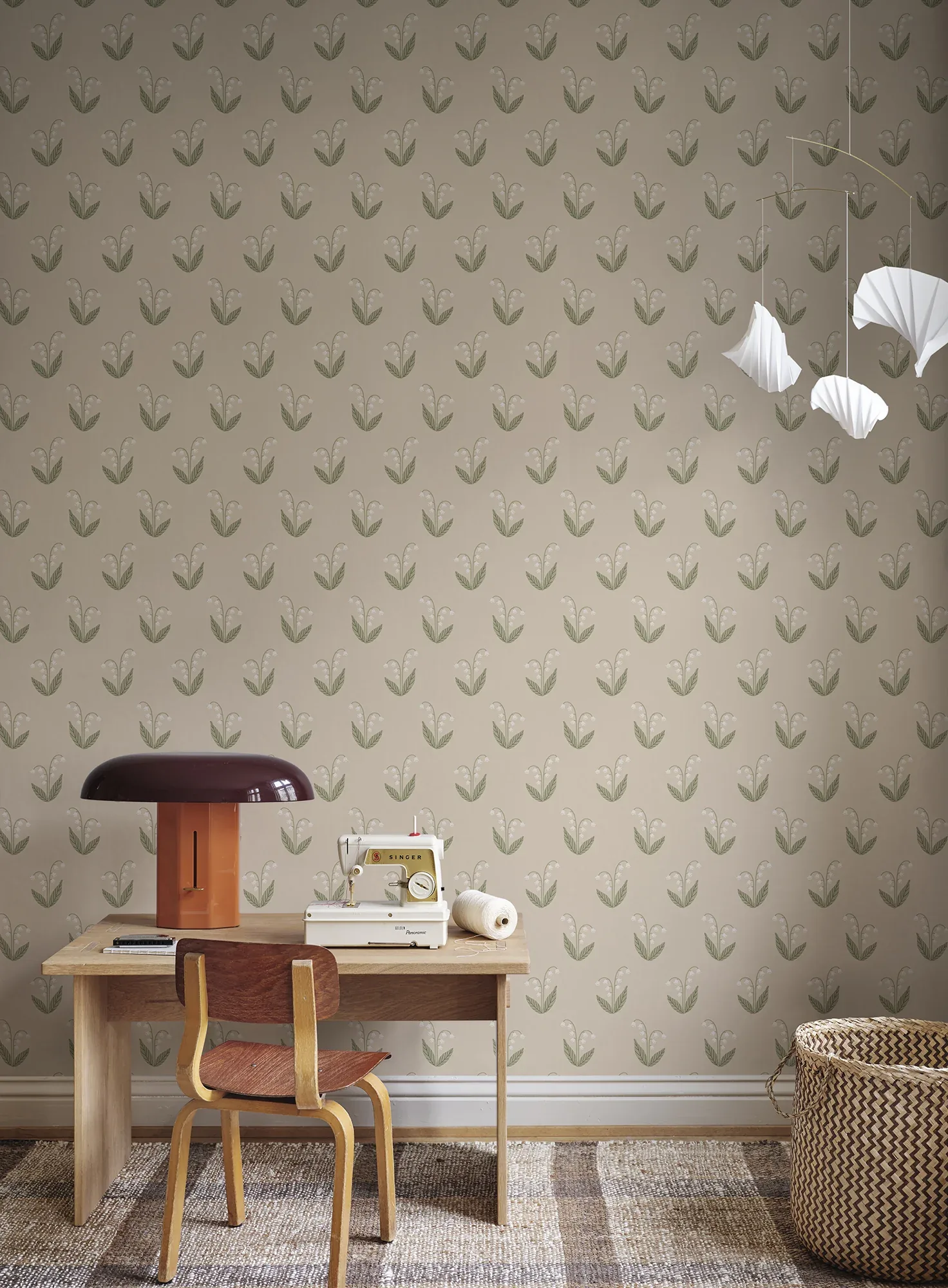 Lilly wallpaper in Blush color