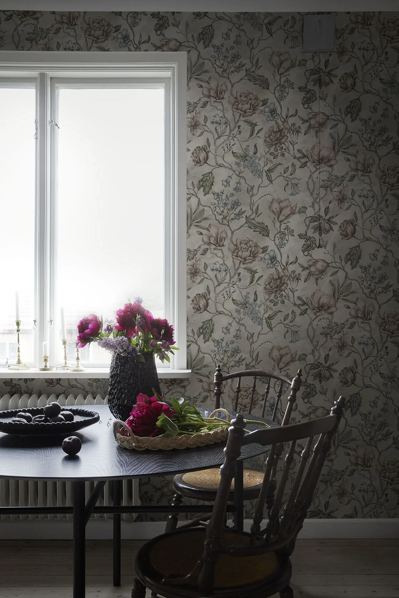 Linda wallpaper in Clay color