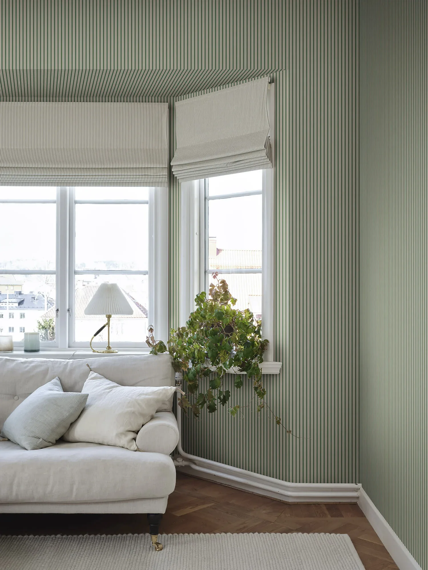 Linn wallpaper in Green color