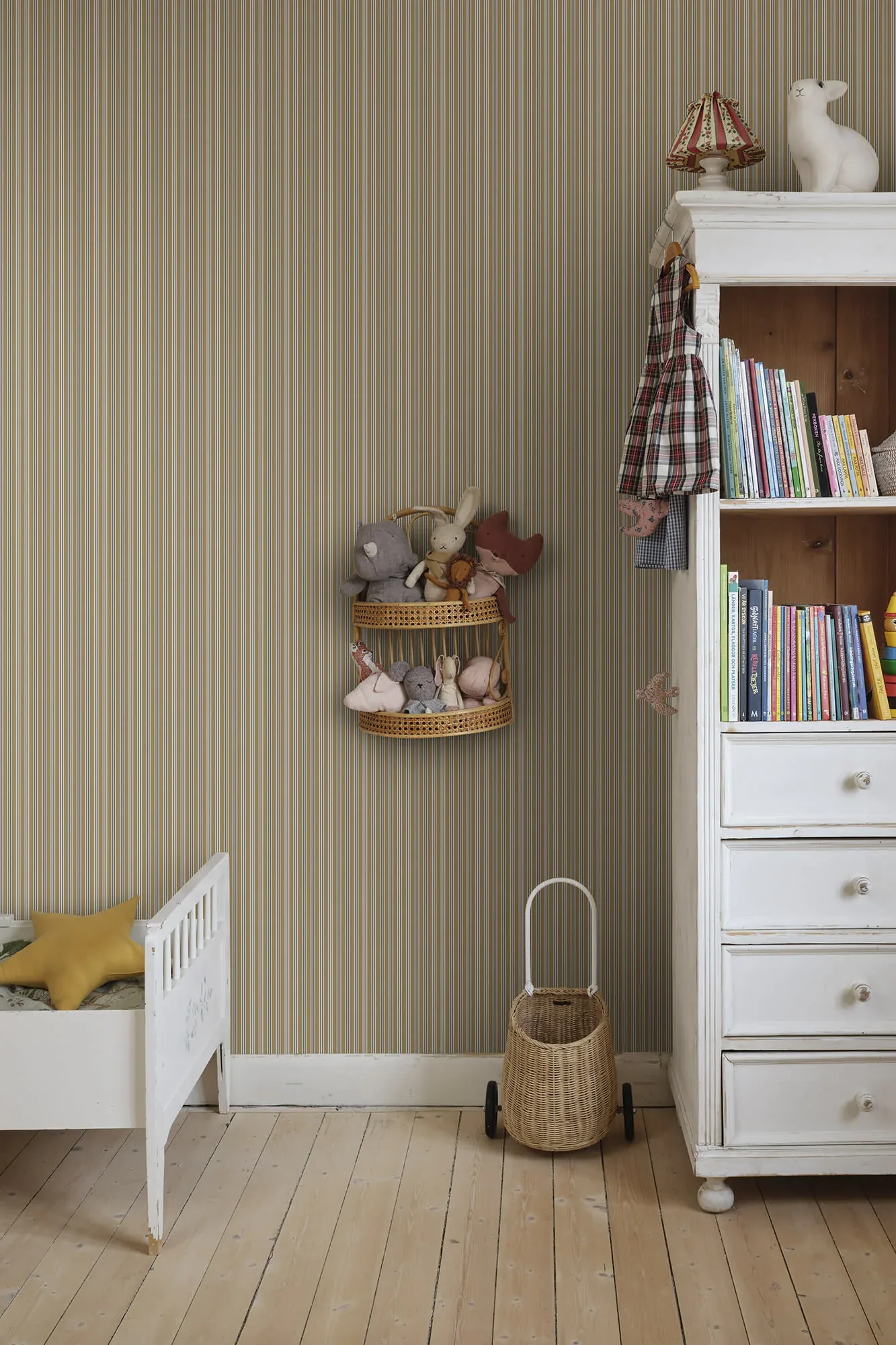 Linn wallpaper in Honey color