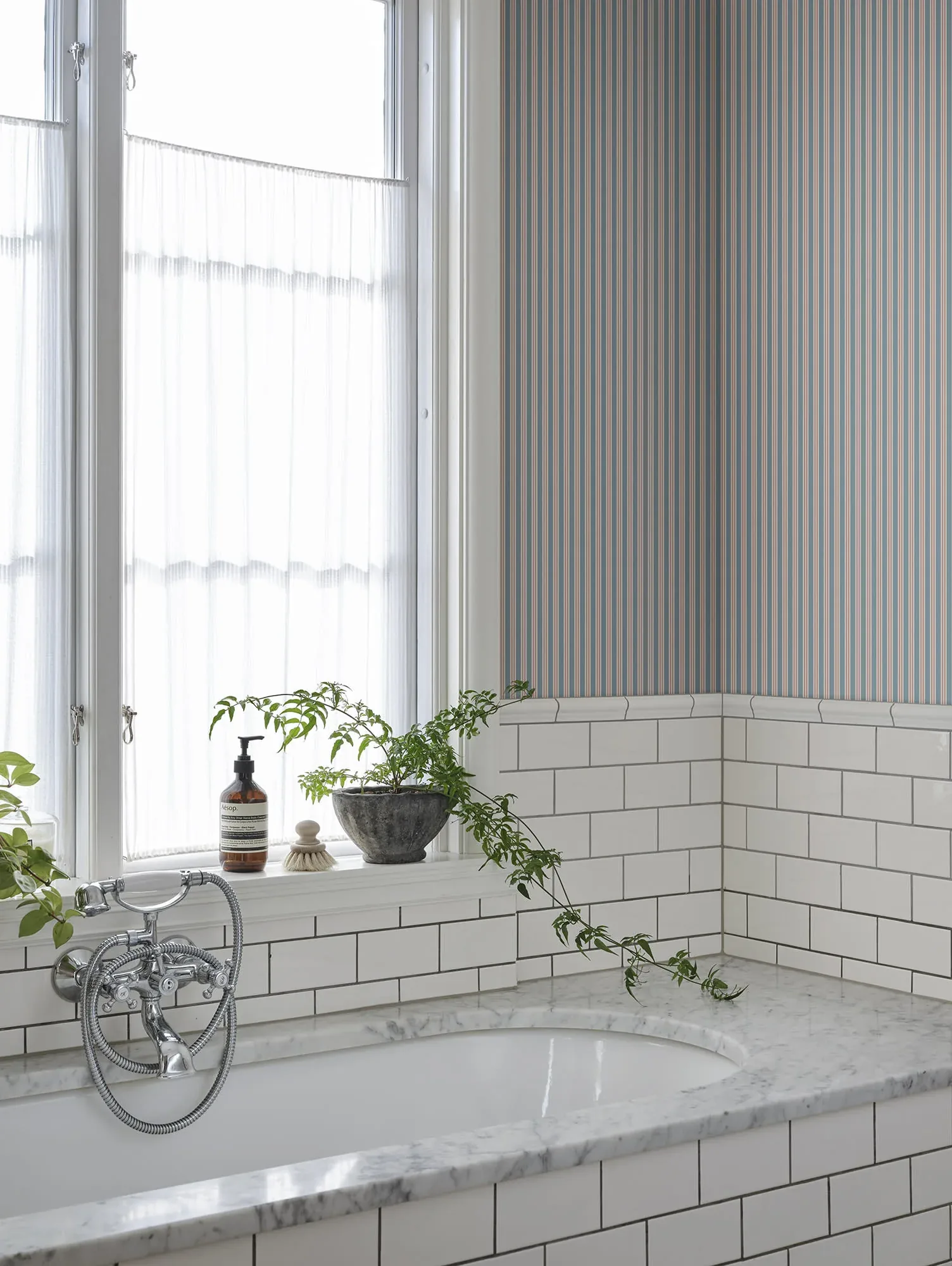 Linn wallpaper in Sky Blue color