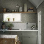 Linnea wallpaper in Garden Green color