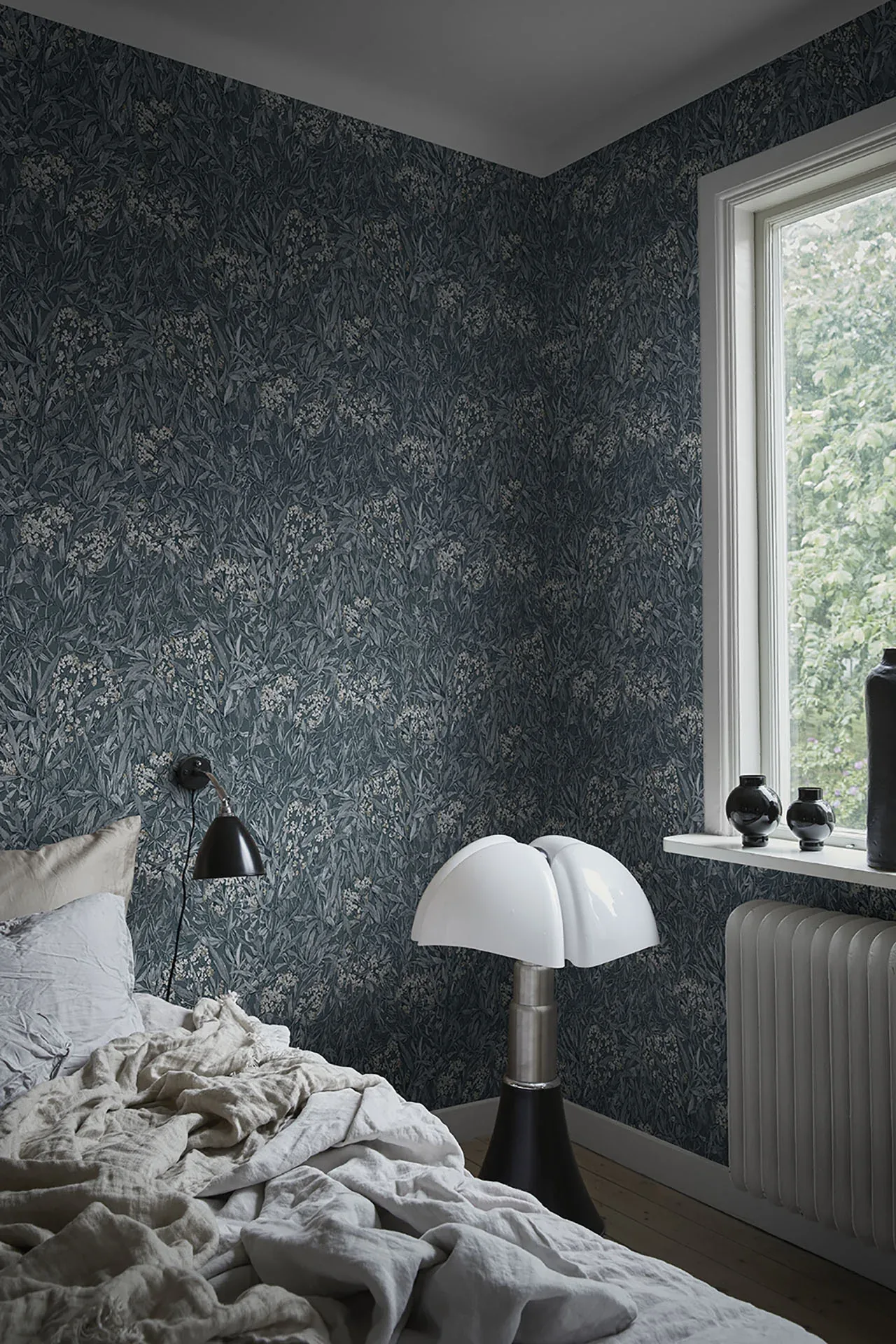 Malin wallpaper in Indigo Blue color
