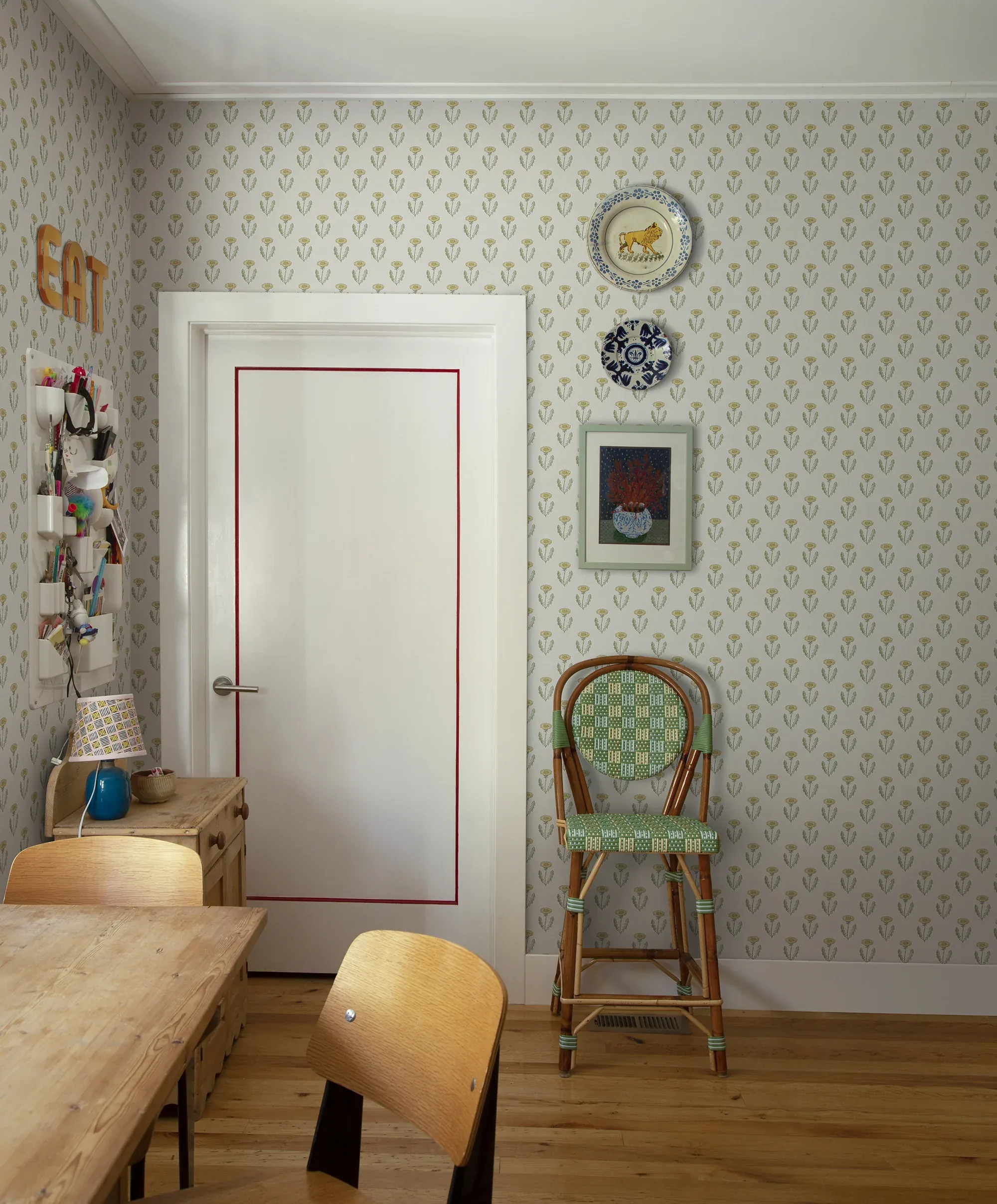 Maskrosen wallpaper in Spring Green color