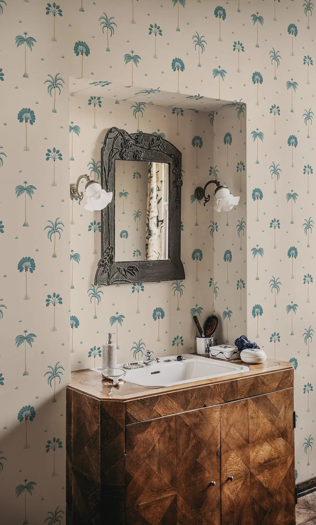 Milo wallpaper in Misty Blue color