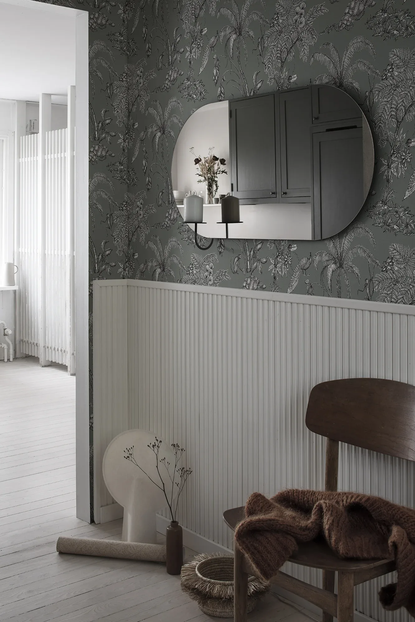 Moa wallpaper in Juniper color
