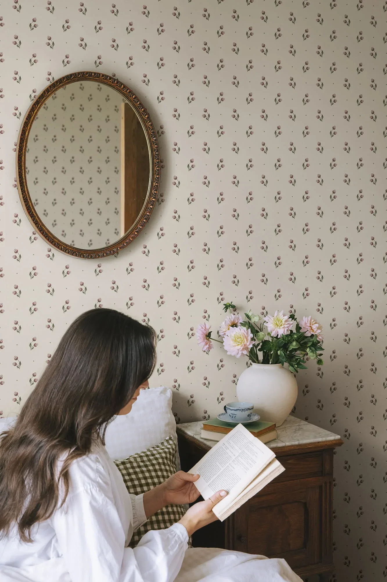 Siv wallpaper in Burgundy color