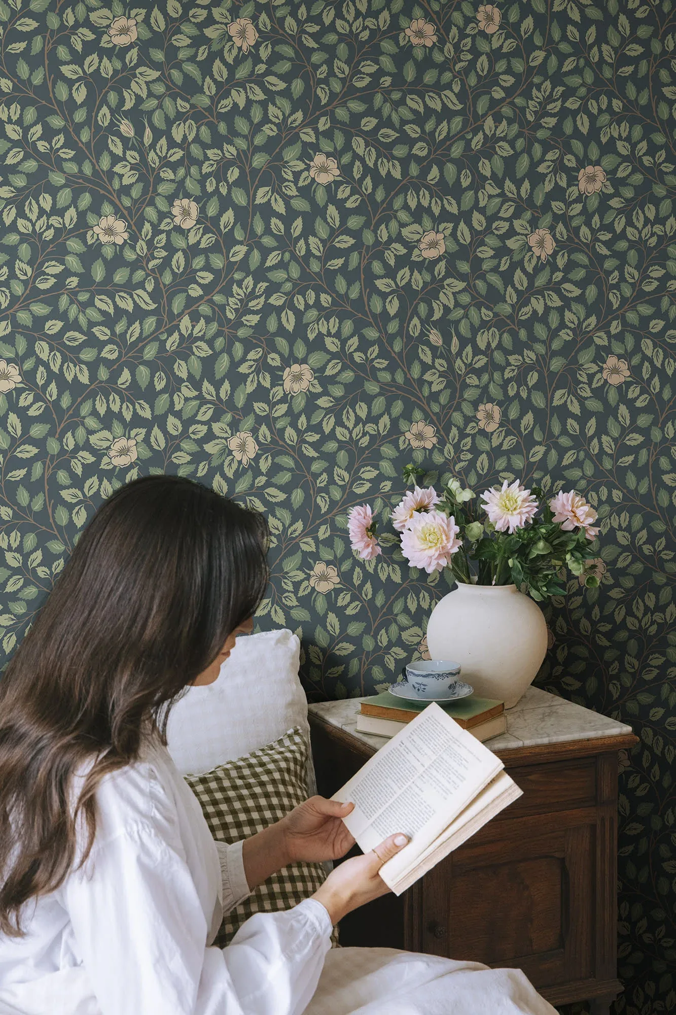 Solliden wallpaper in Midnight Blue color