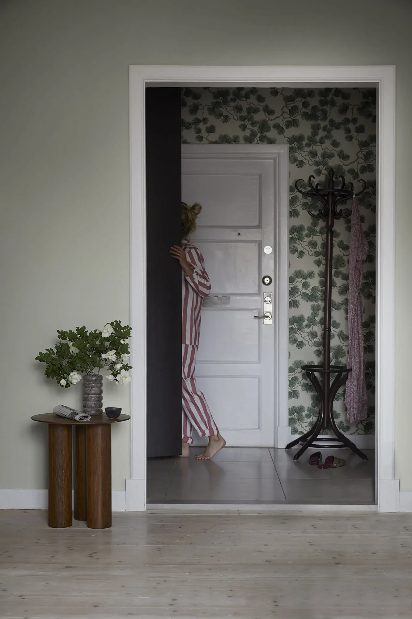 Sten wallpaper in Garden Green color