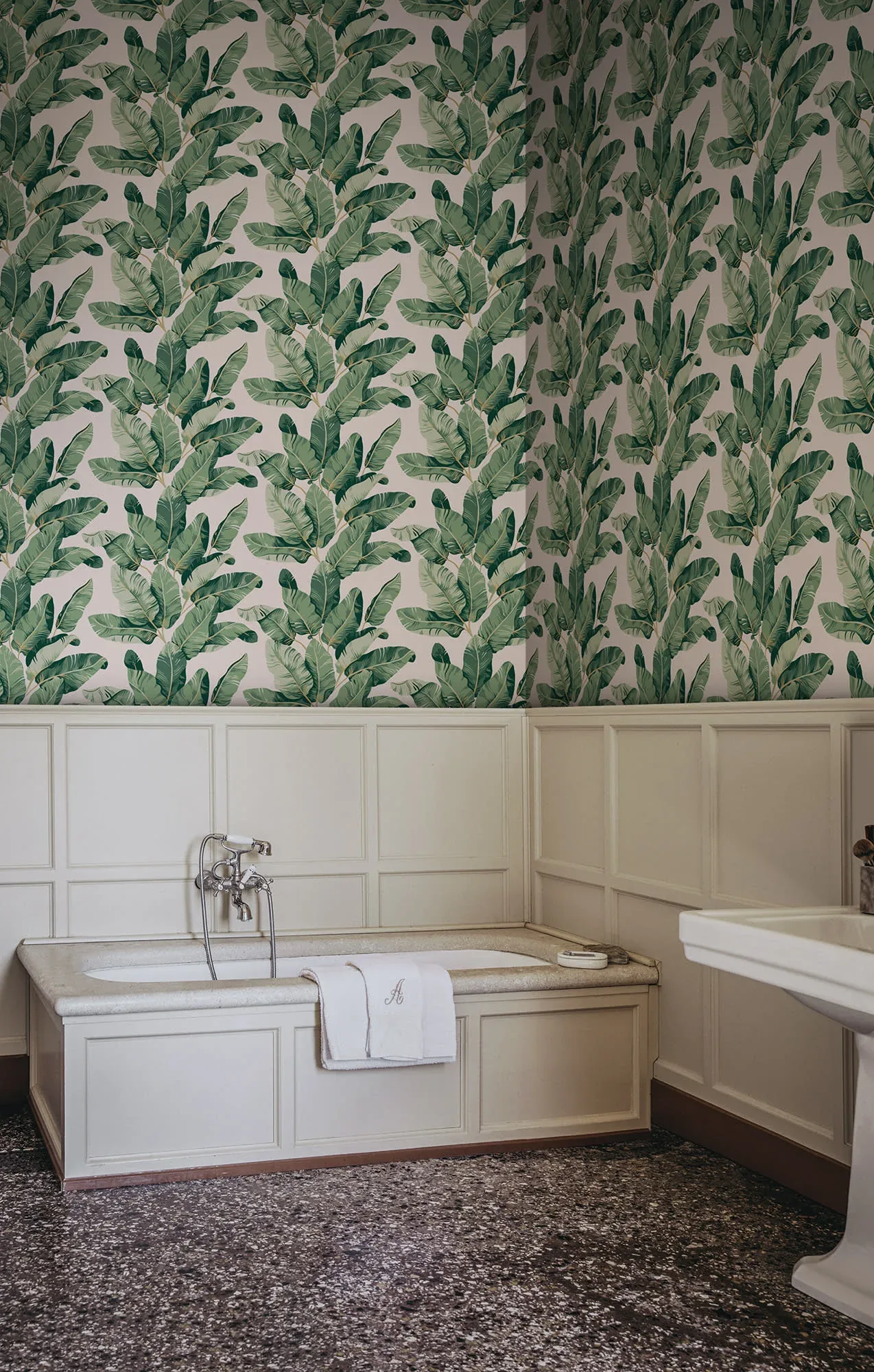 Tom wallpaper in Emerald color