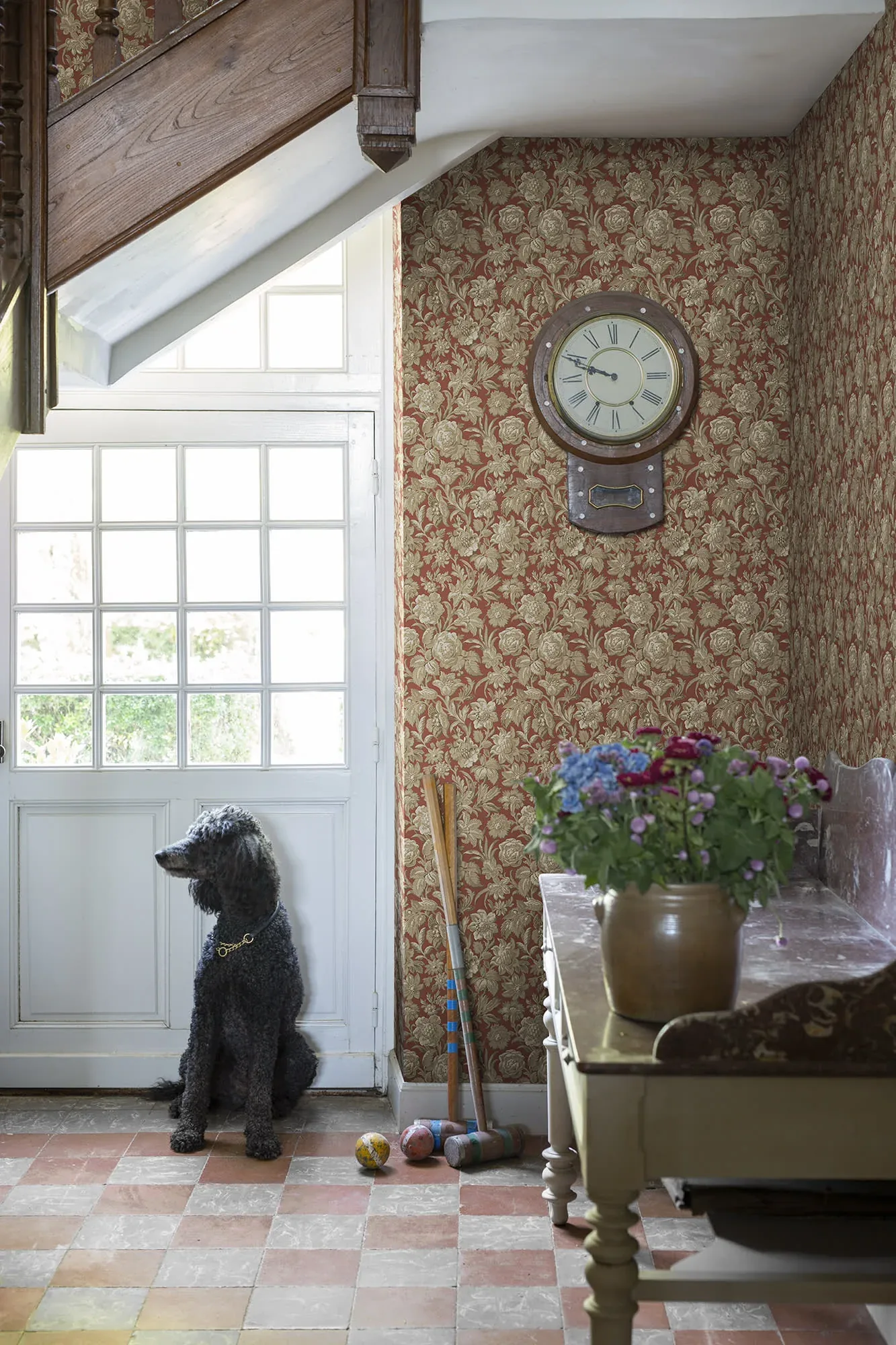 Valentin wallpaper in Ruby Red color