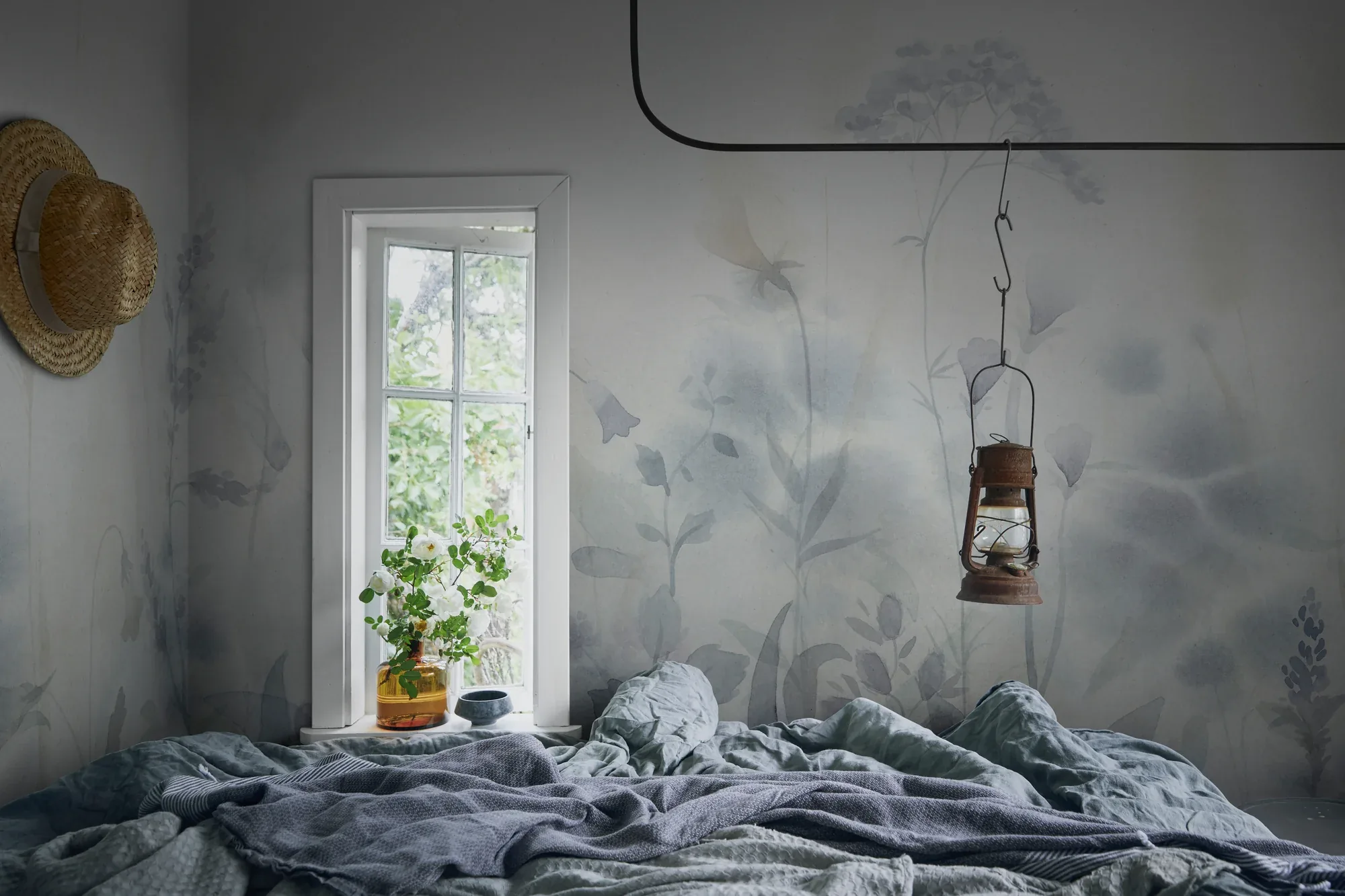 Vilda wallpaper in Misty Blue color