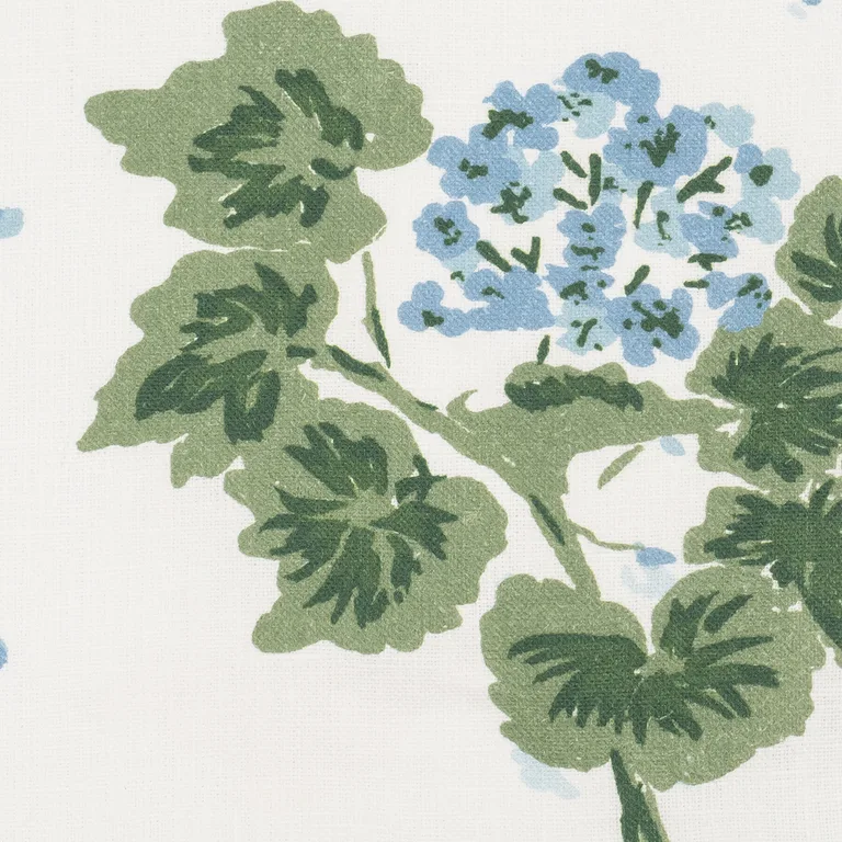 Schumacher Geranium Tissue Box Cover in Blue (MTT003TISSUEBL)