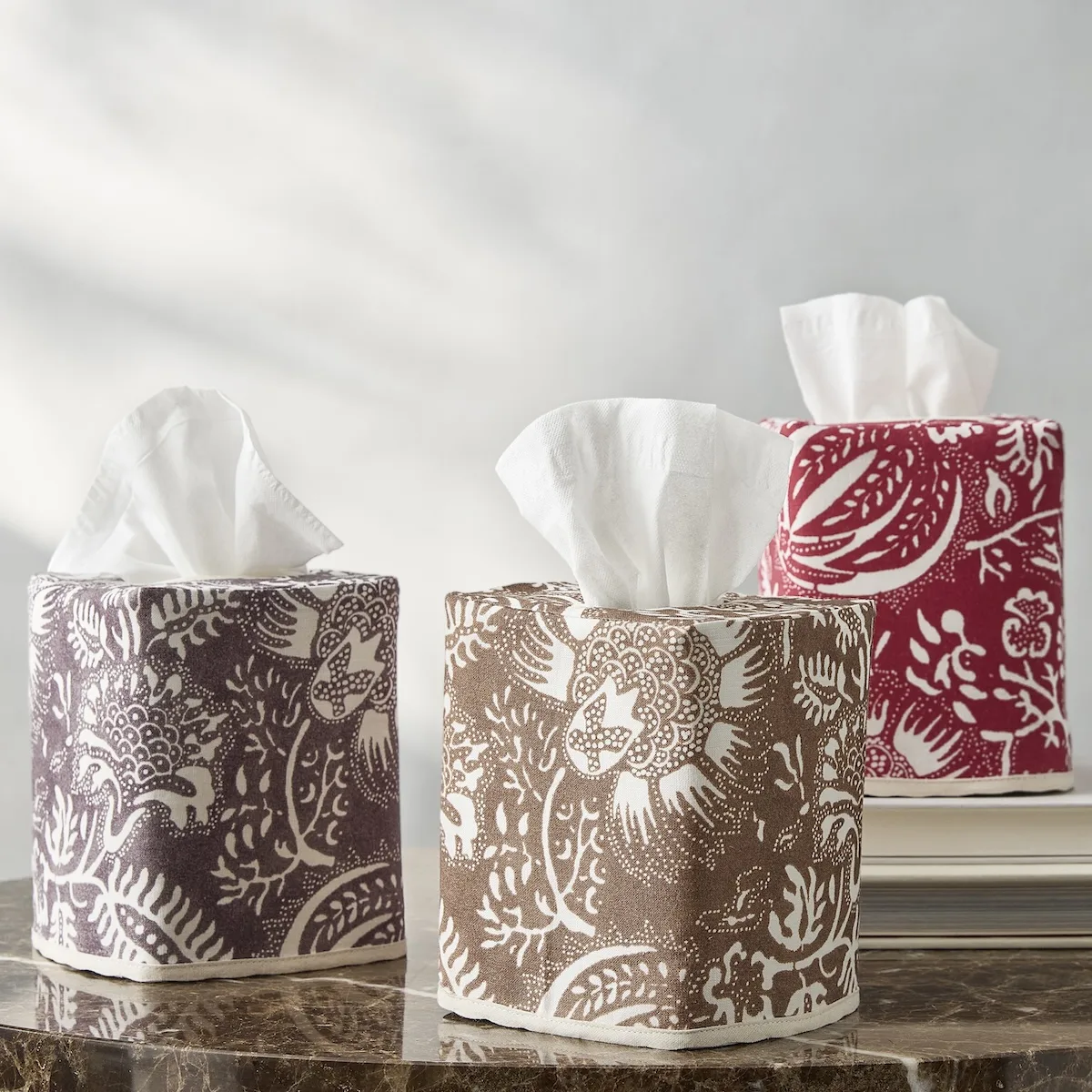 Schumacher Granada Linen Tissue Box Cover in Thistle (MSC047TISSUETH)