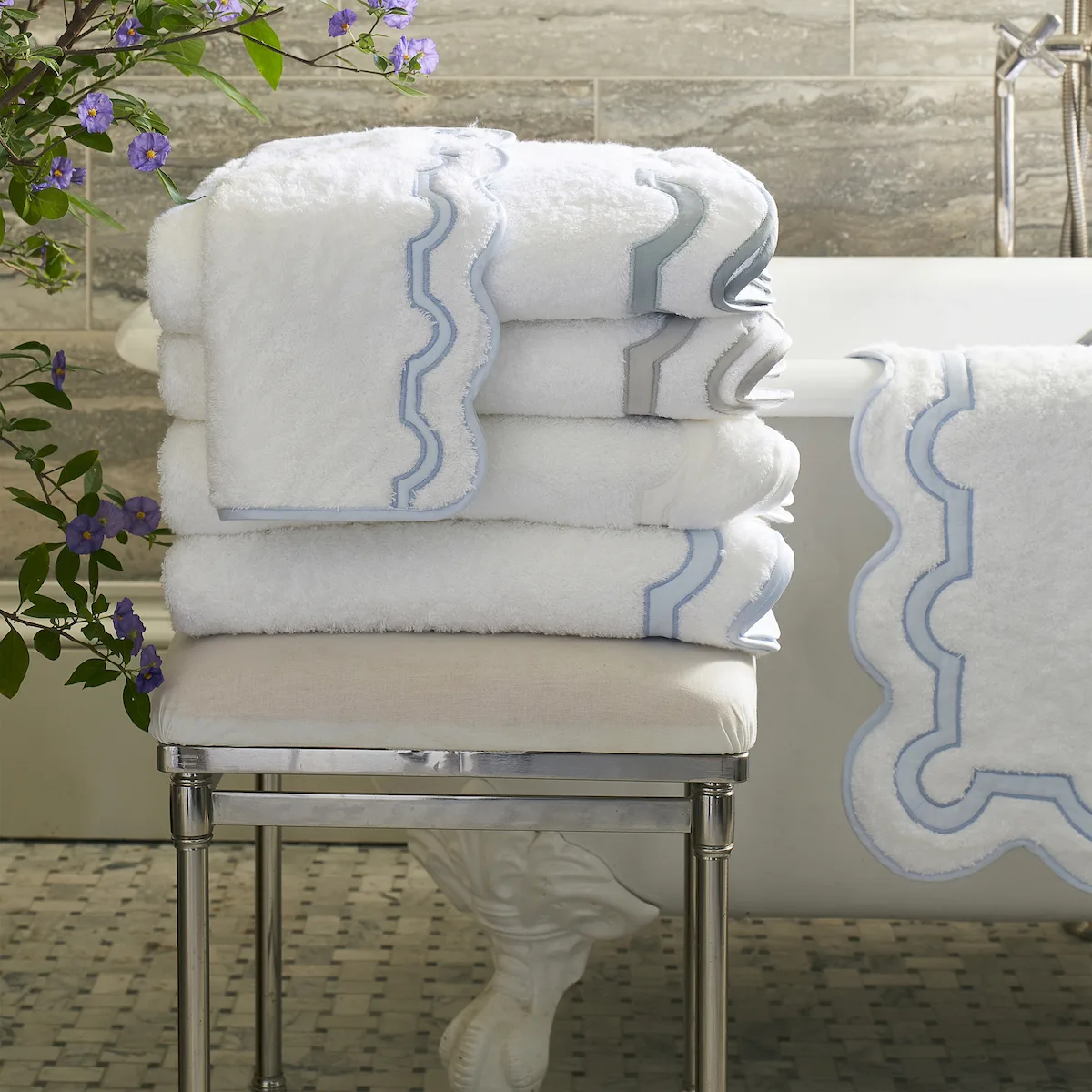 Mirasol Bath - Pool Schumacher Mirasol Bath in Pool
