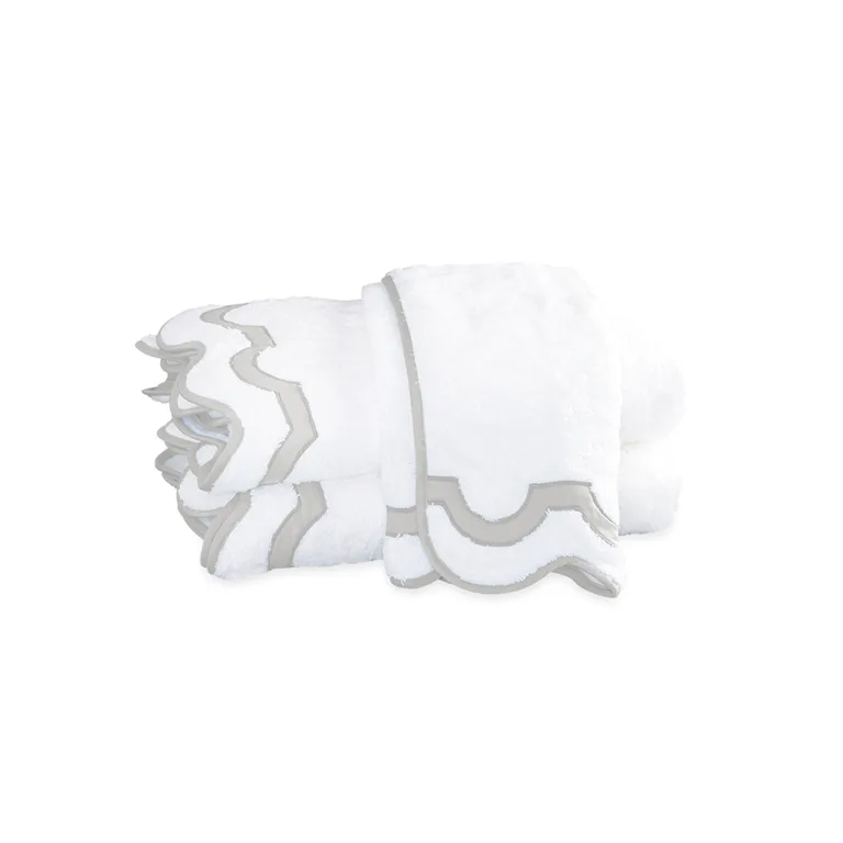 Schumacher Mirasol Bath in Silver