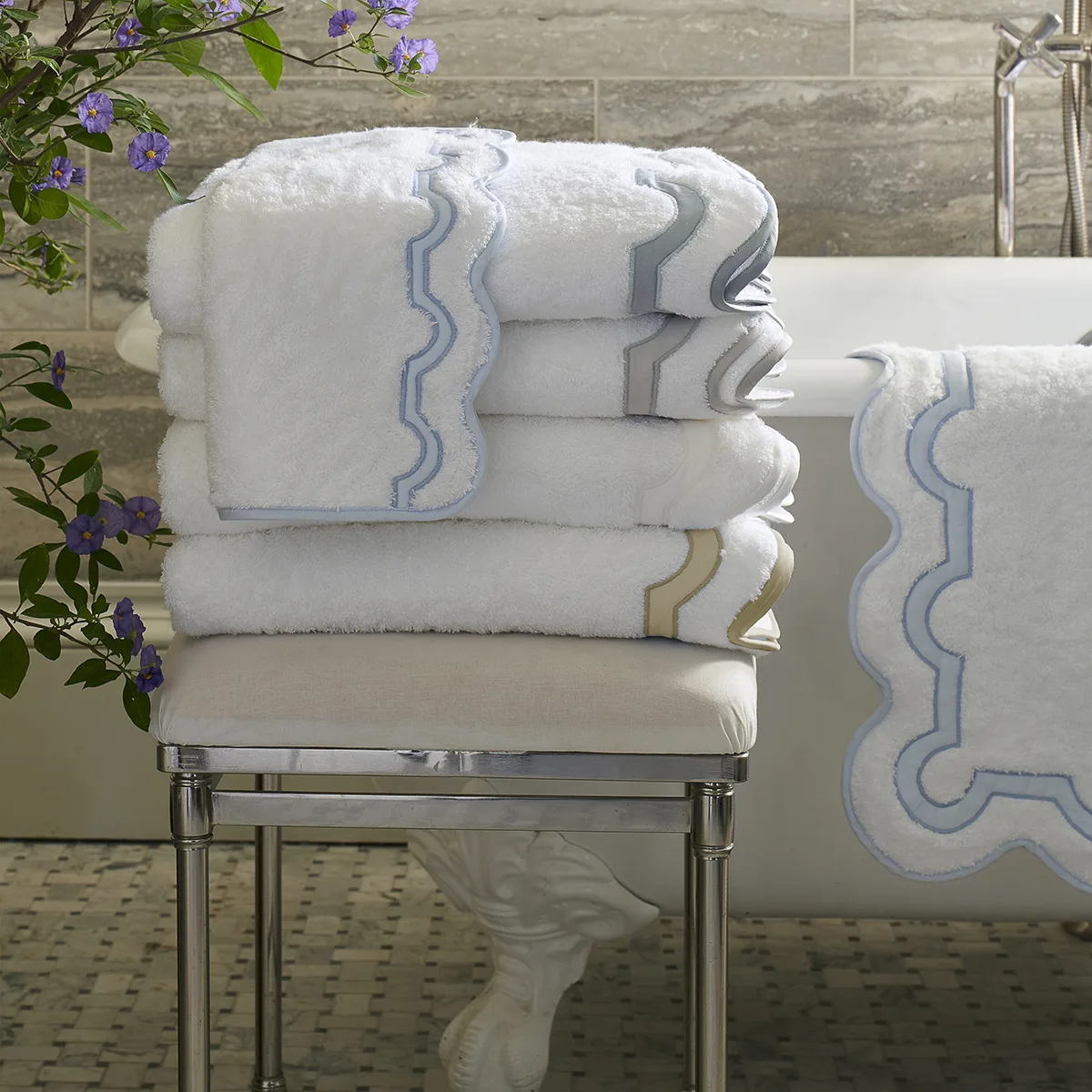 MTK223TMTOWCP | Mirasol Tub Mat - Champagne Schumacher Mirasol Tub Mat in Champagne (MTK223TMTOWCP)