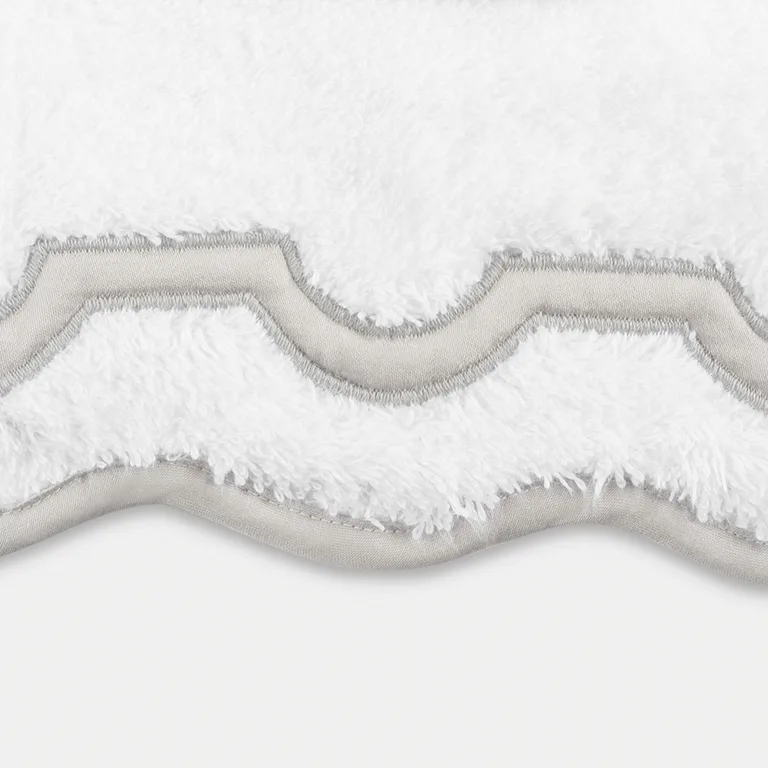 Schumacher Mirasol Tub Mat in Silver (MTK223TMTOWSI)