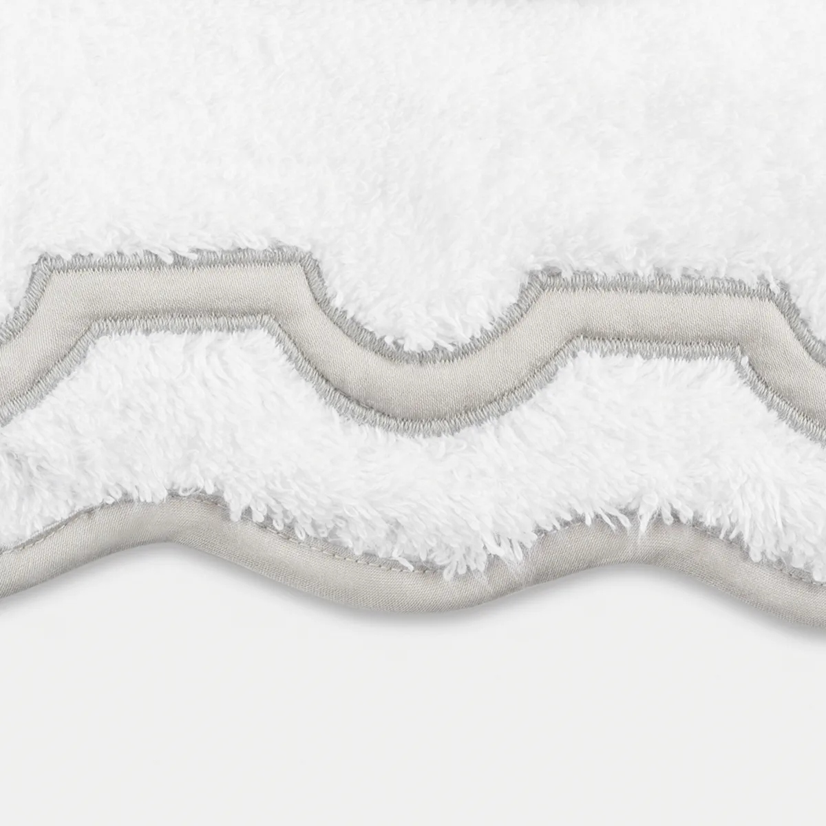 Schumacher Mirasol Tub Mat in Silver (MTK223TMTOWSI)