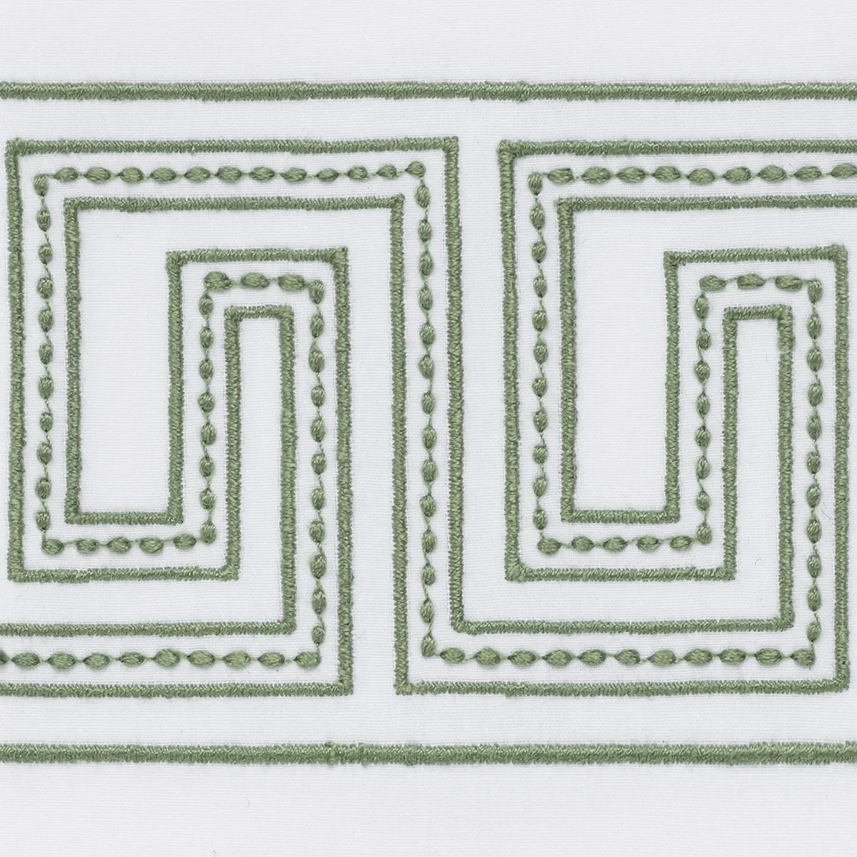 Schumacher Ophelia Guest Towel, Set of 2 in Clover (MSC051GTOW2C8)