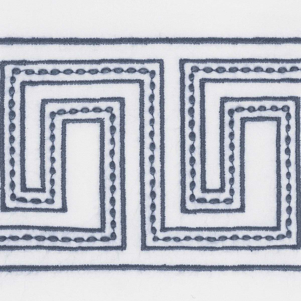 Schumacher Ophelia Guest Towel, Set of 2 in Indigo (MSC051GTOW2ID)
