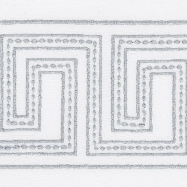 Schumacher Ophelia Guest Towel, Set of 2 in Silver (MSC051GTOW2SI)