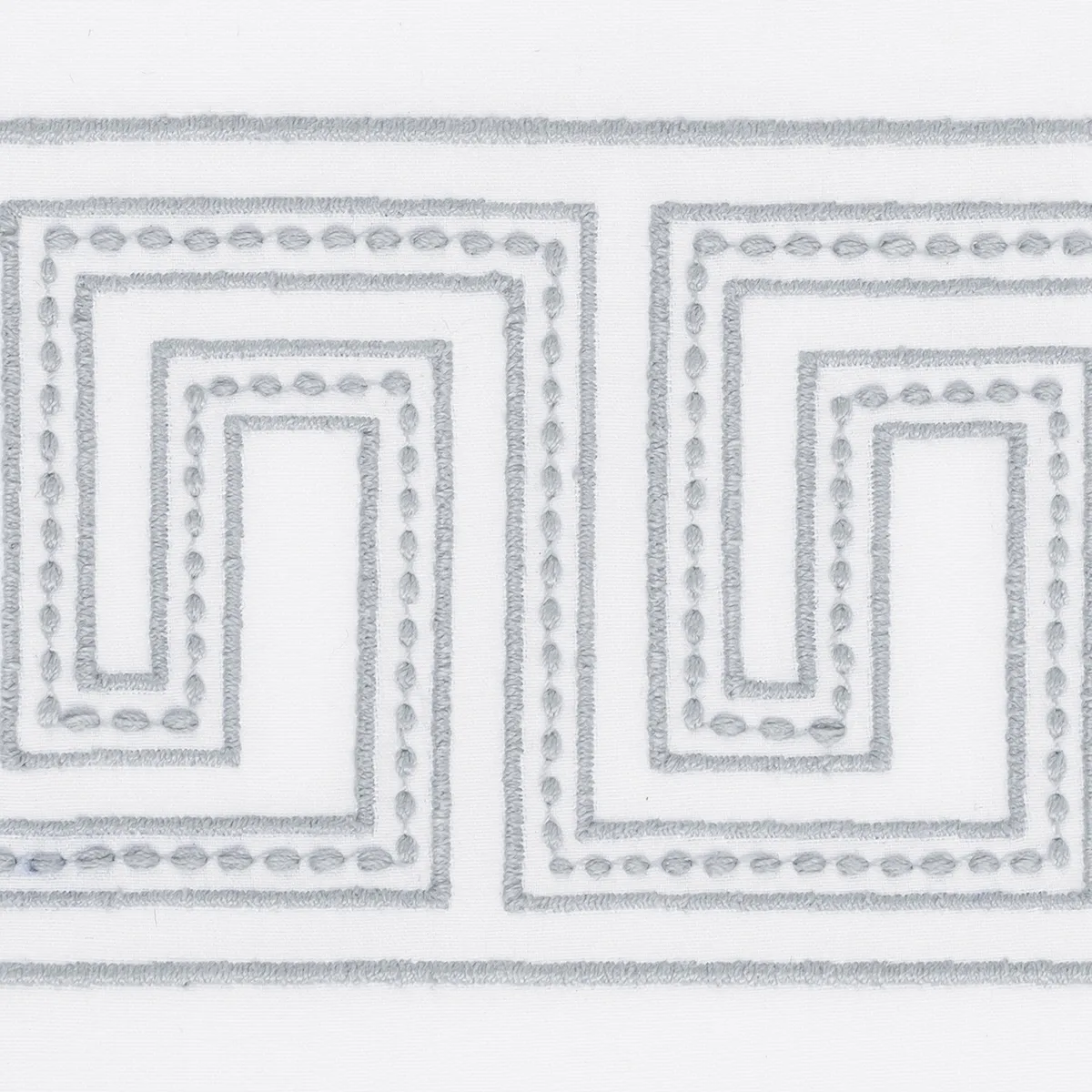 Schumacher Ophelia Guest Towel, Set of 2 in Silver (MSC051GTOW2SI)