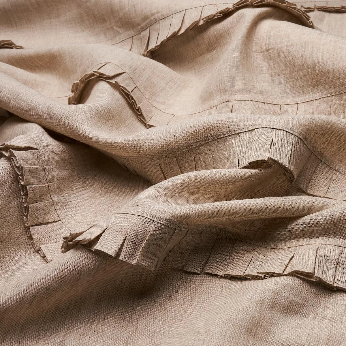 Schumacher 82650 Dorothy Pleated Linen Linen fabric swatch