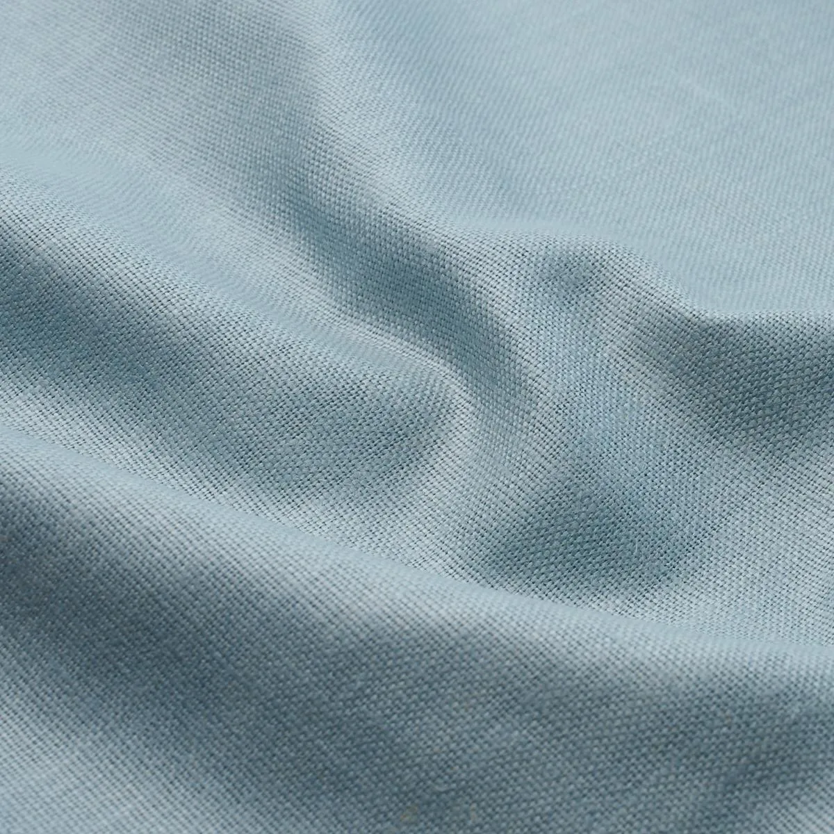 Schumacher 84962 Leo Glazed Linen Sky fabric swatch