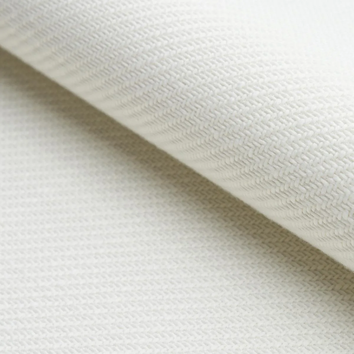 Schumacher 82580 Outdoor Heavyweight Twill White fabric swatch
