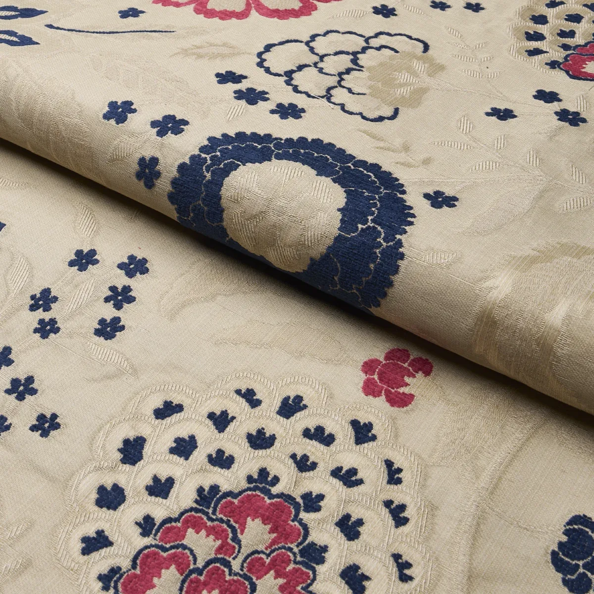 ALESSIA FLORAL Fabric – PARCHMENT | Schumacher | Wallpaper T ALESSIA FLORAL fabric PARCHMENT color by Schumacher