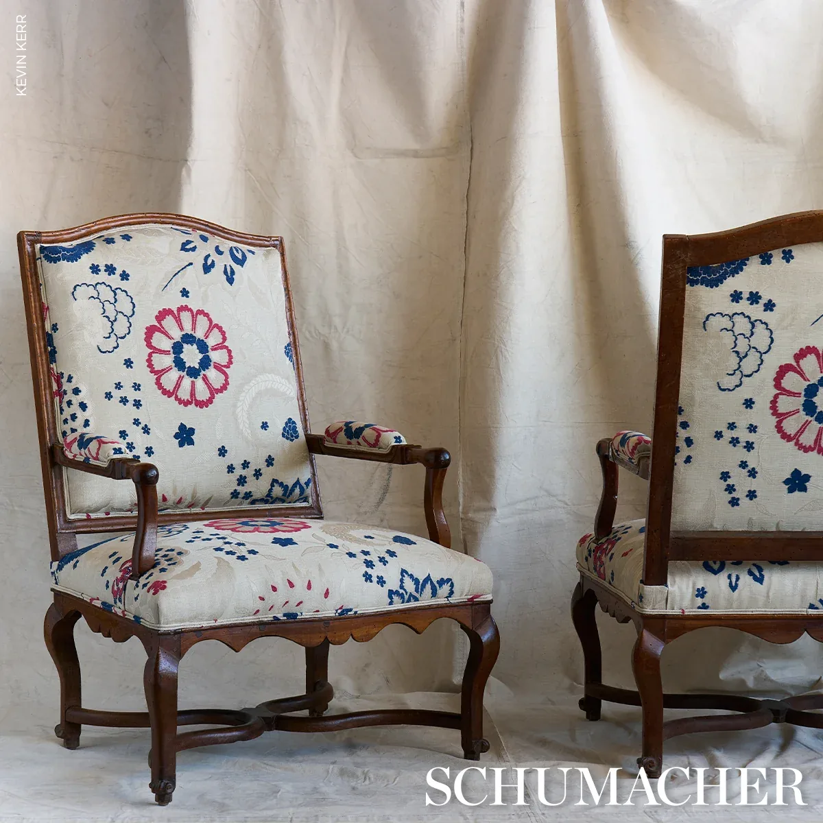 ALESSIA FLORAL Fabric – PARCHMENT | Schumacher | Wallpaper T ALESSIA FLORAL fabric PARCHMENT color by Schumacher